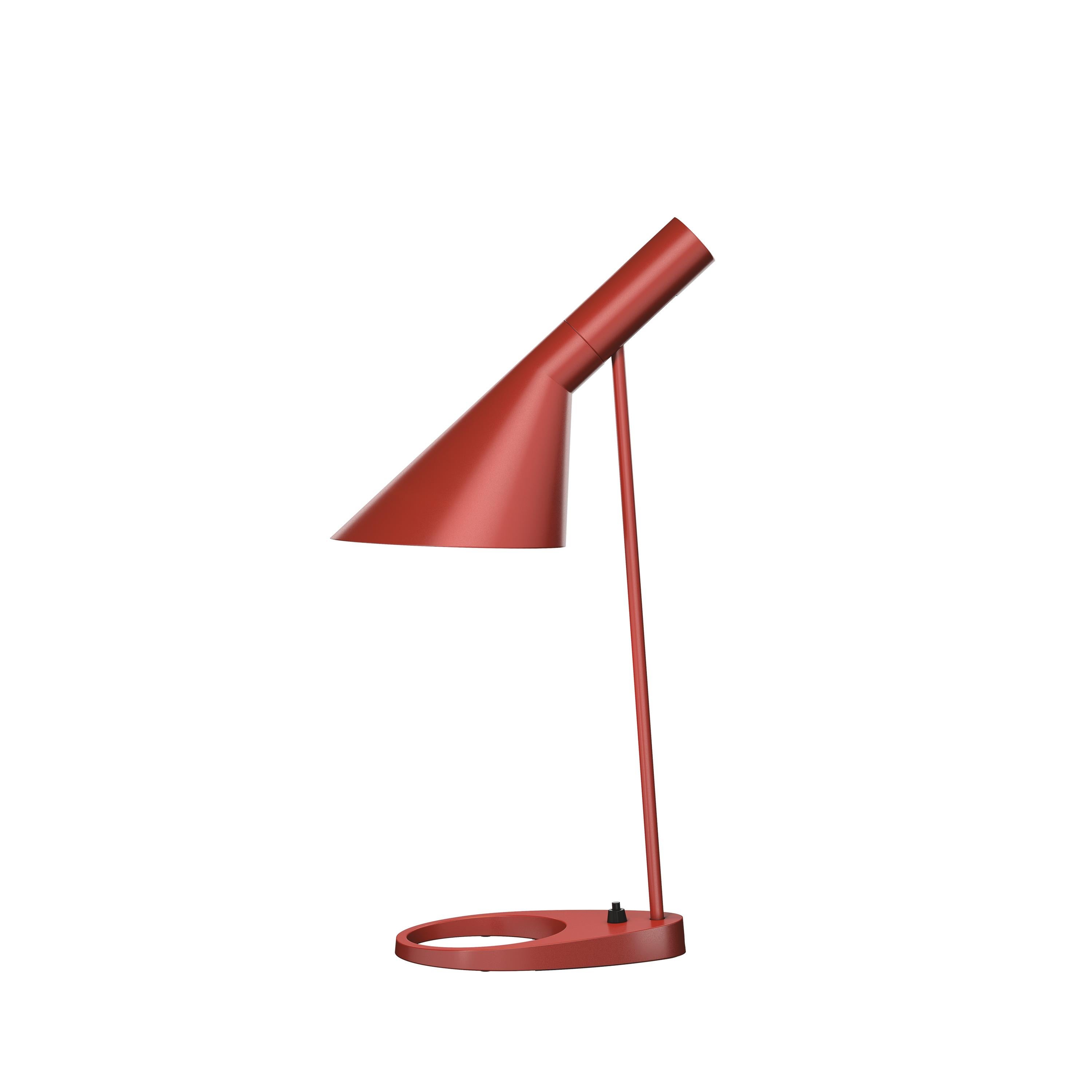 Im Angebot: Louis Poulsen AJ Tischlampe von Arne Jacobsen, Rot (rusty red.jpg)