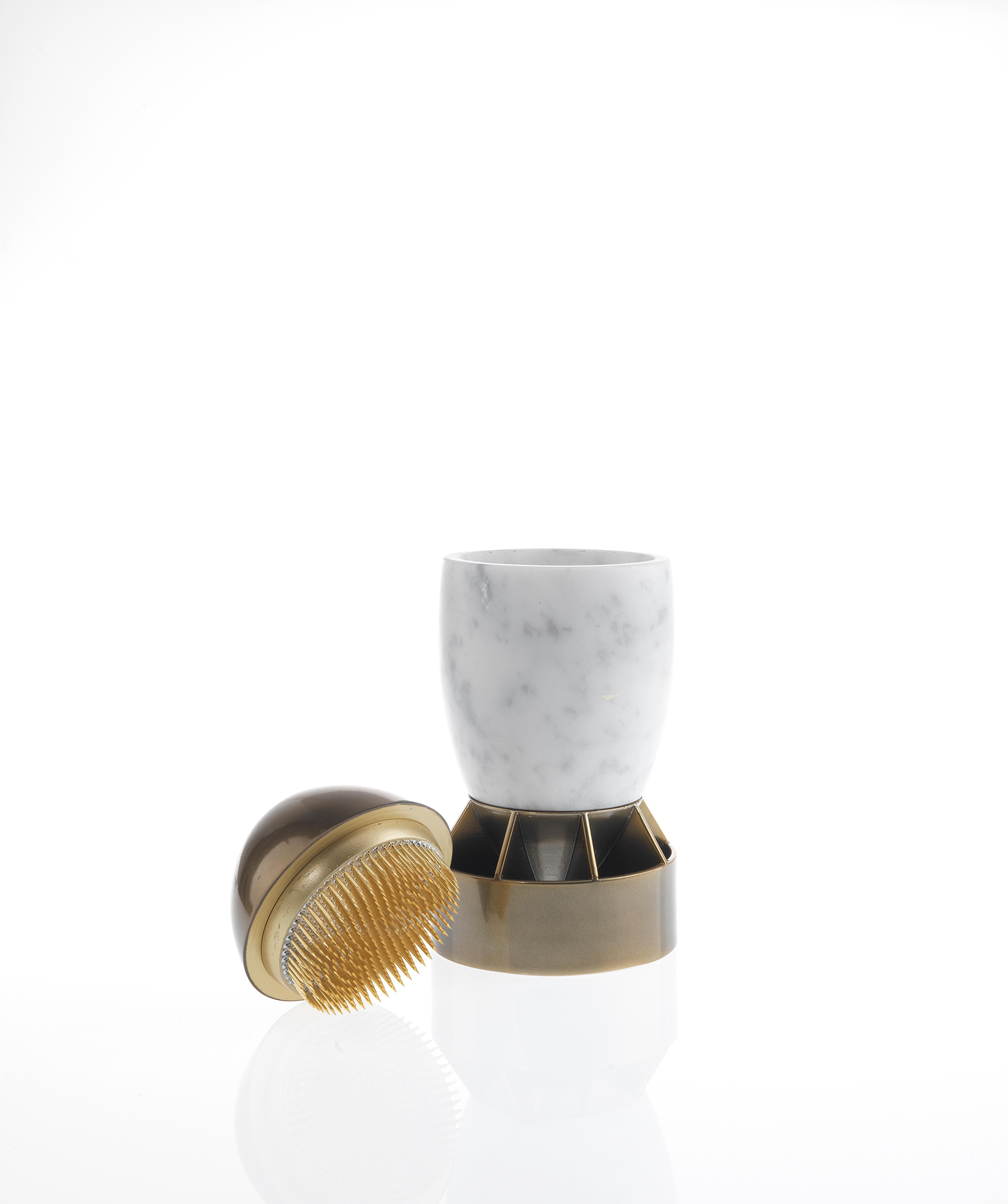 En vente : White (Carrara Marble) Vase Wanda du 21e siècle en marbre et imprimé ABS 3D par Richard Yasmine 2