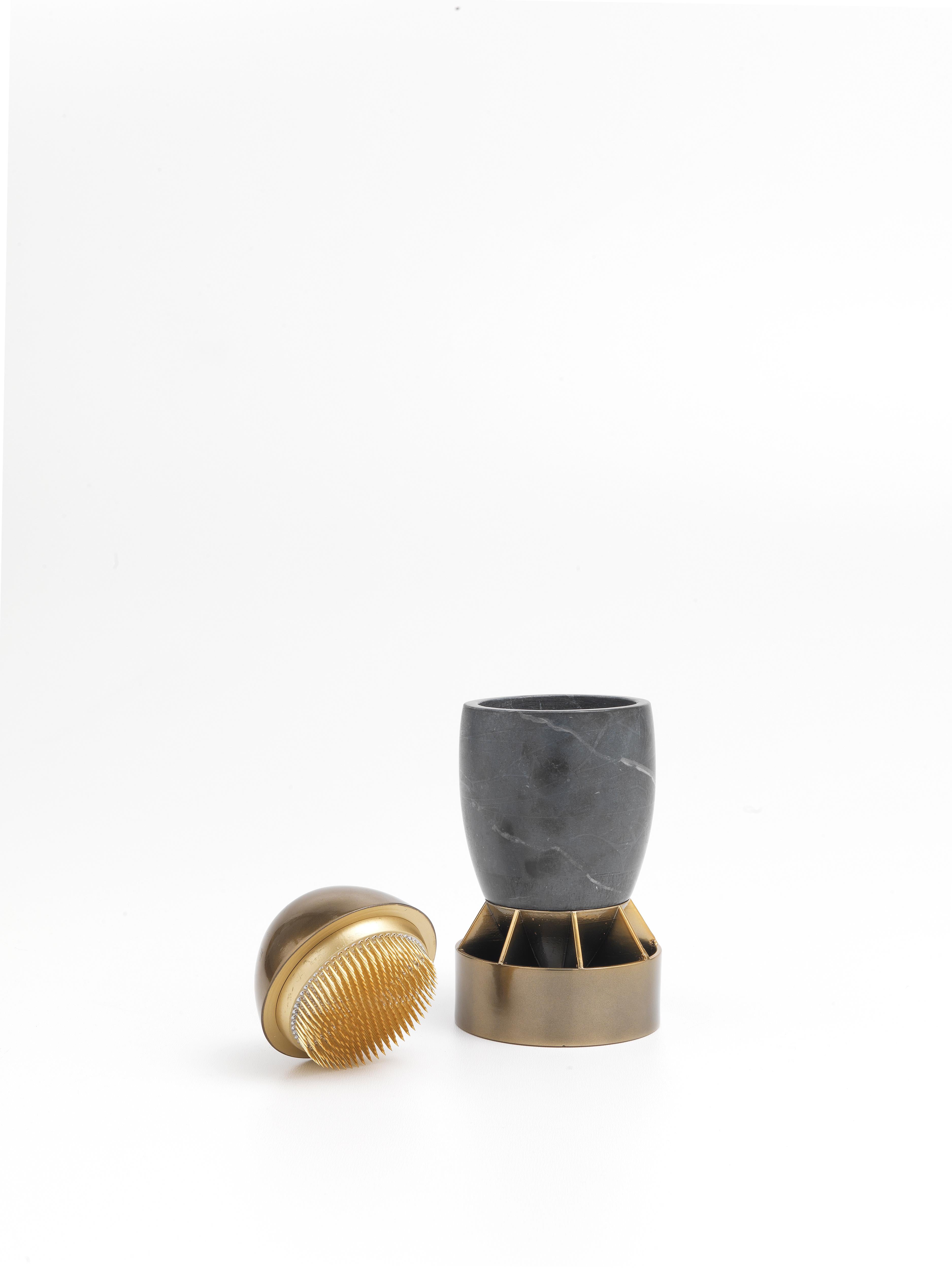 En vente : Black (Nero Marquinia Marble) Vase Wanda du 21e siècle en marbre et imprimé ABS 3D par Richard Yasmine 2