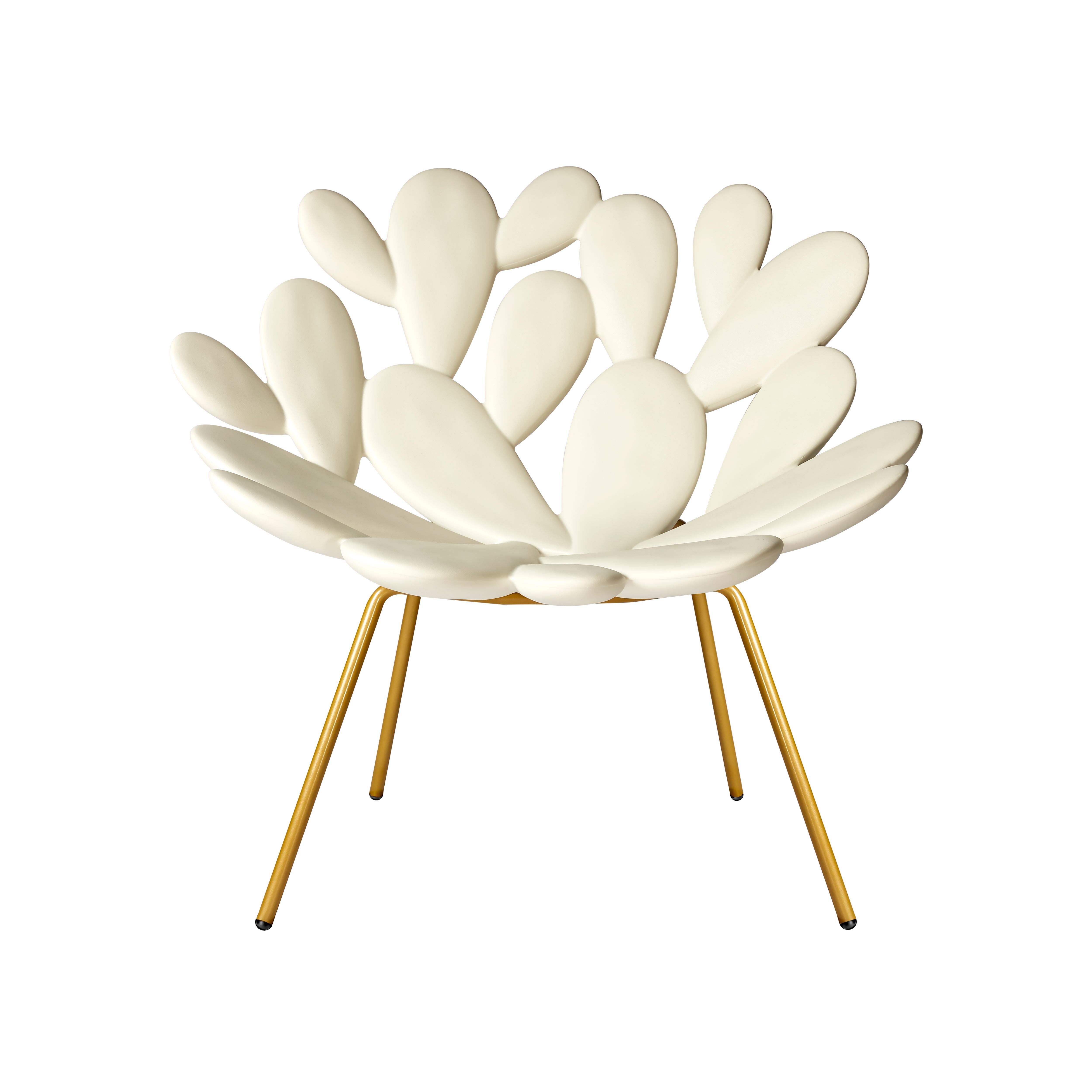 En vente : White (White - Brass) Fauteuil ou chaise d'appoint moderne en laiton noir, blanc ou vert par Marcantonio