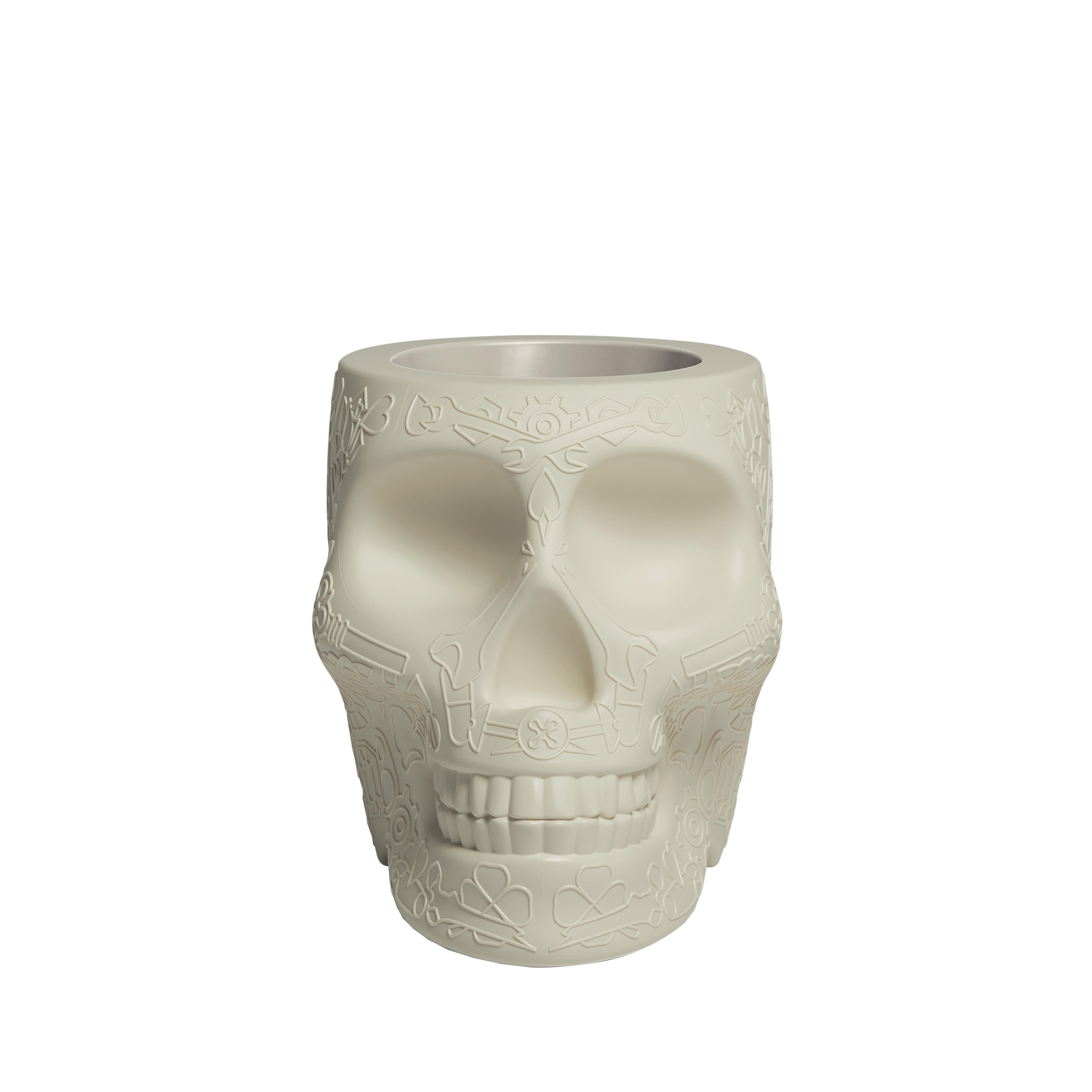 En vente : White (Ivory) Jardinière ou seau à champagne moderne en plastique en forme de crâne en terre cuite par Studio Job