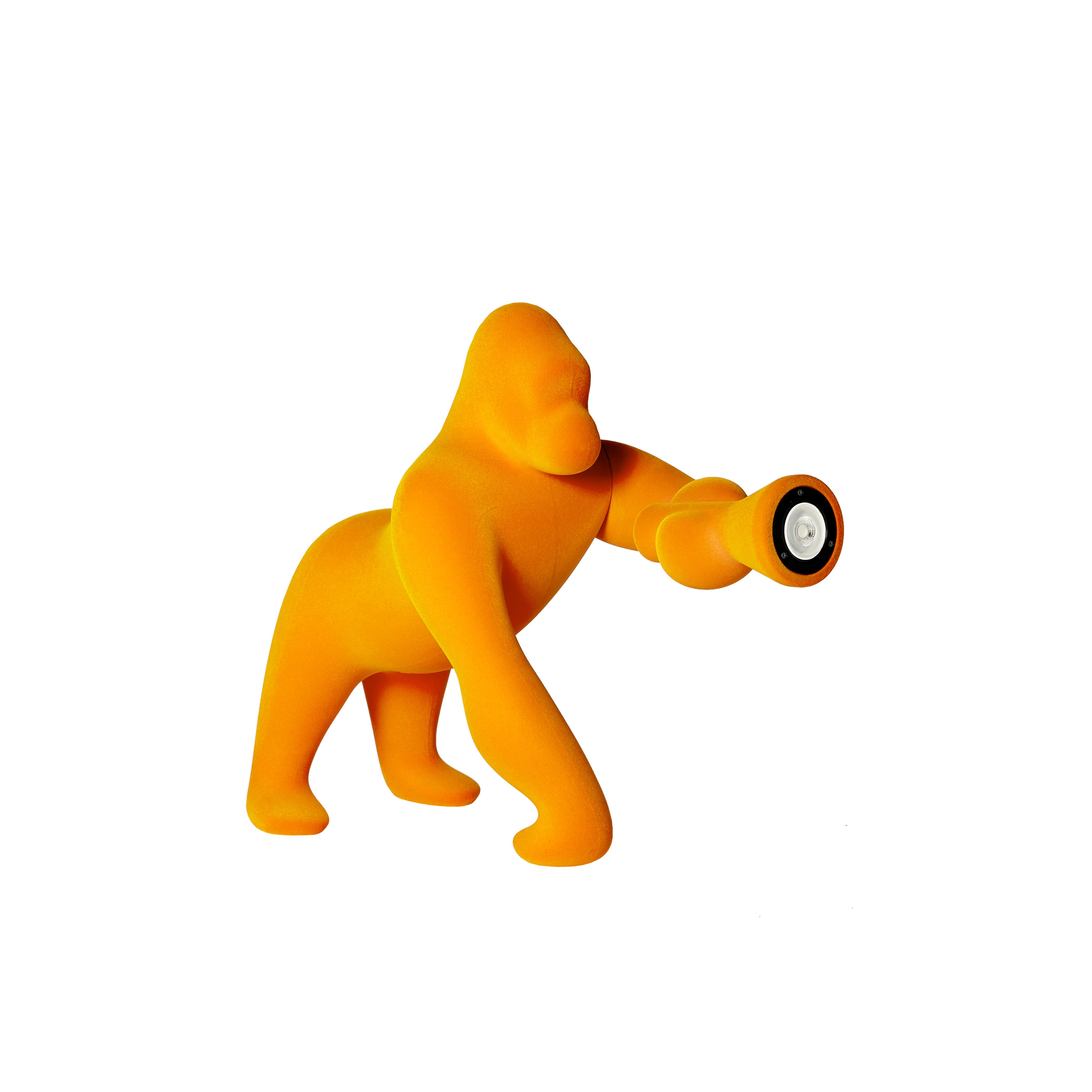 in vendita: Gold (Dark Gold) Lampada da tavolo o da terra moderna Gorilla arancione scultorea in velluto di piccole dimensioni 2