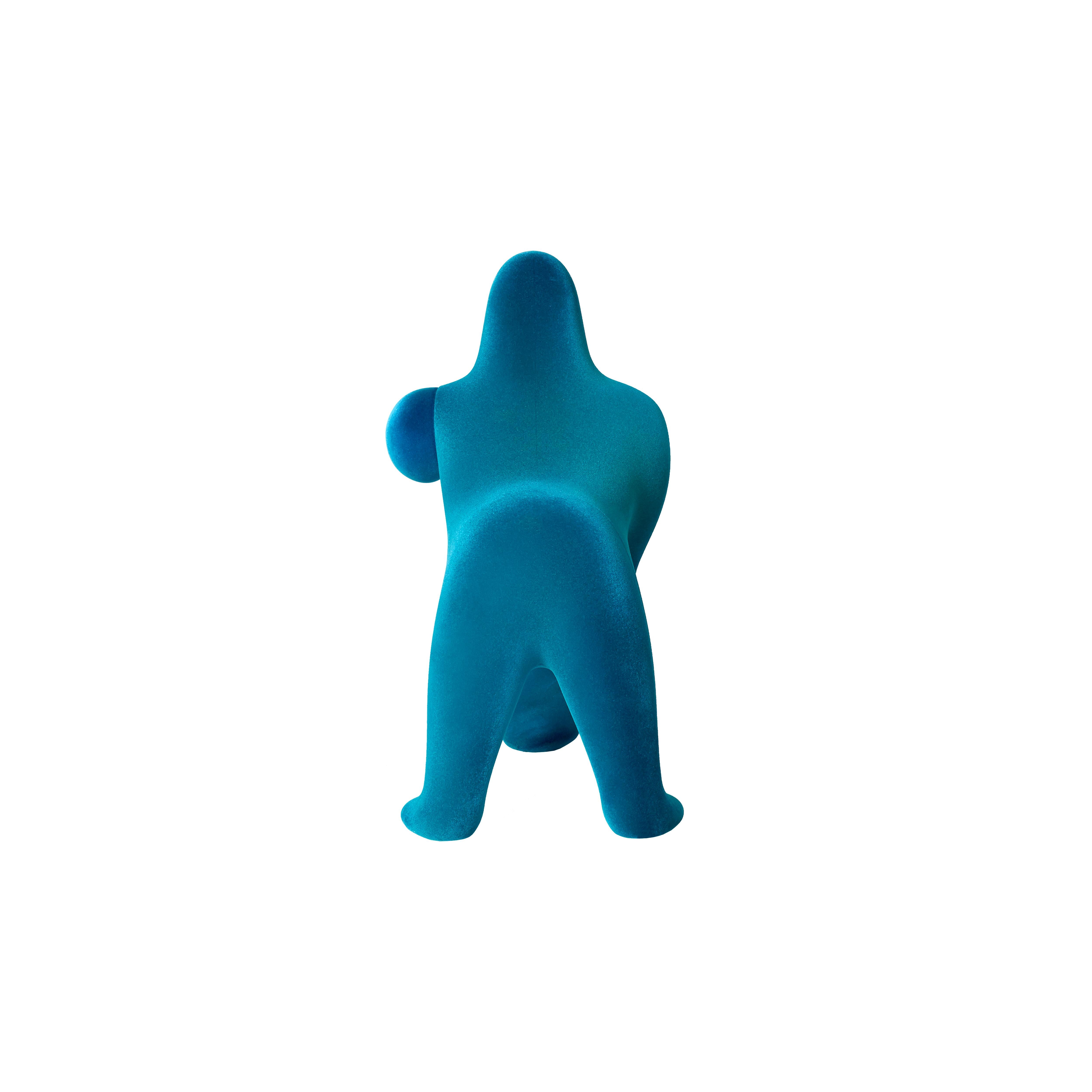 in vendita: Blue (Light Blue) Lampada da tavolo o da terra moderna Gorilla arancione scultorea in velluto di piccole dimensioni 4