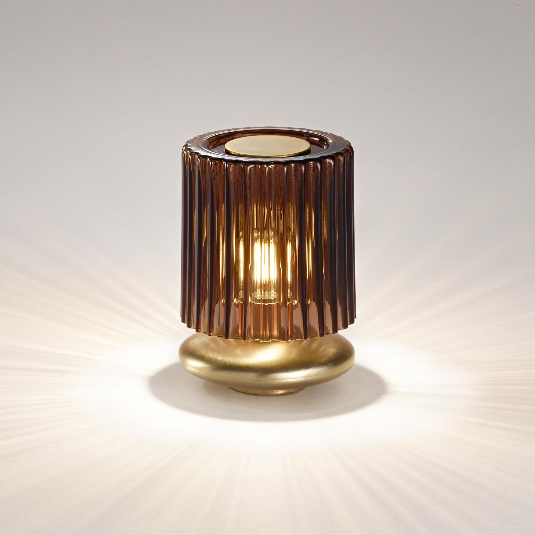 En venta: Vistosi Tread LT Lámpara de sobremesa de cristal soplado de Murano con base dorada Brown (Burned Earth and Transparent) 2