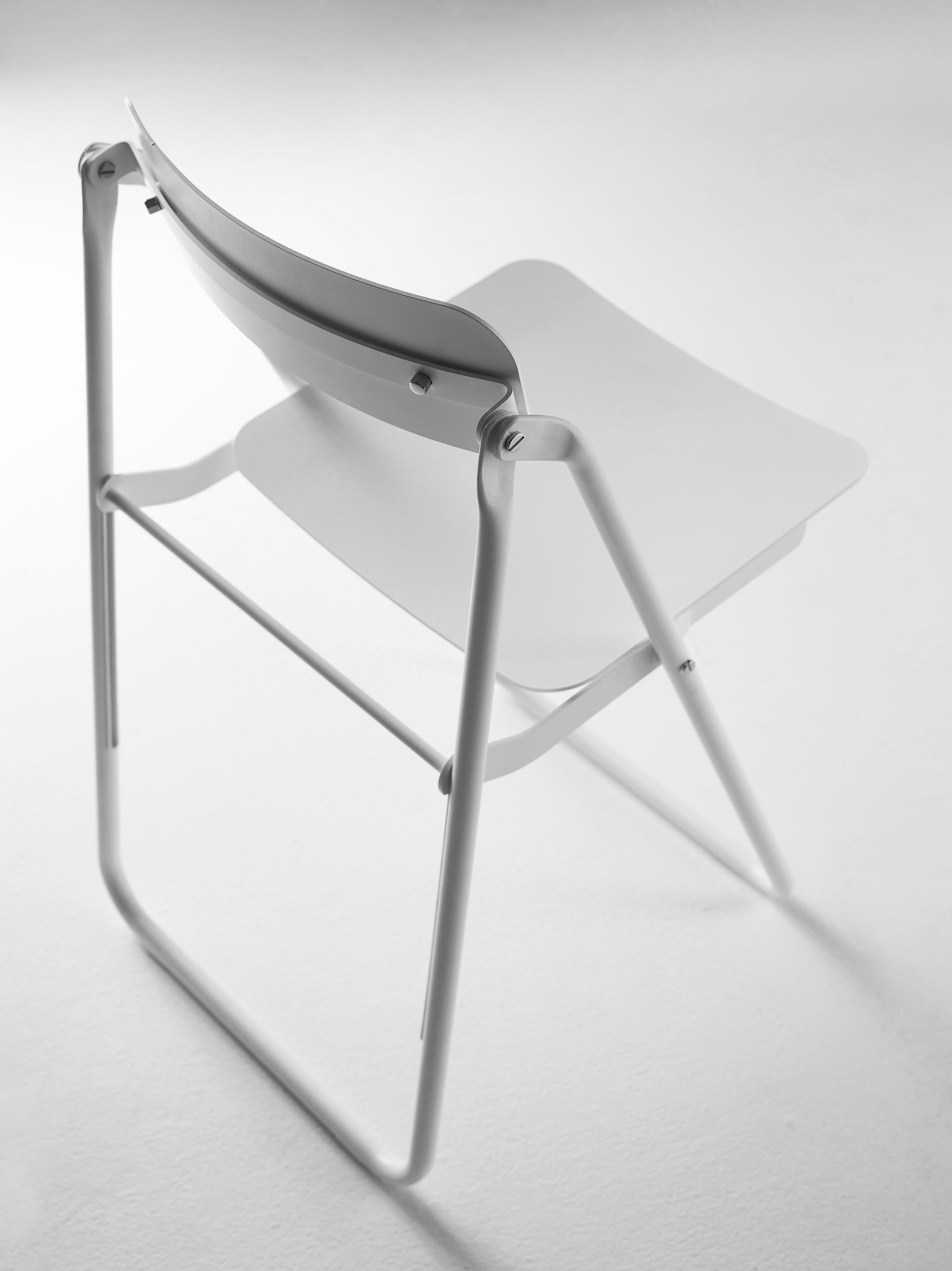 En vente : White Opinion Ciatti - Ensemble de 2 chaises pliantes en acier Con Fort 2