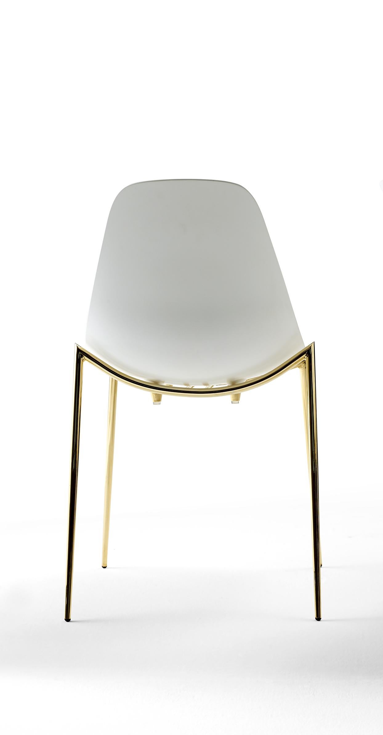 En vente : White (White with Gold Structure) Avis Ciatti Mammamia Chaise empilable avec accoudoirs Set of 2 2
