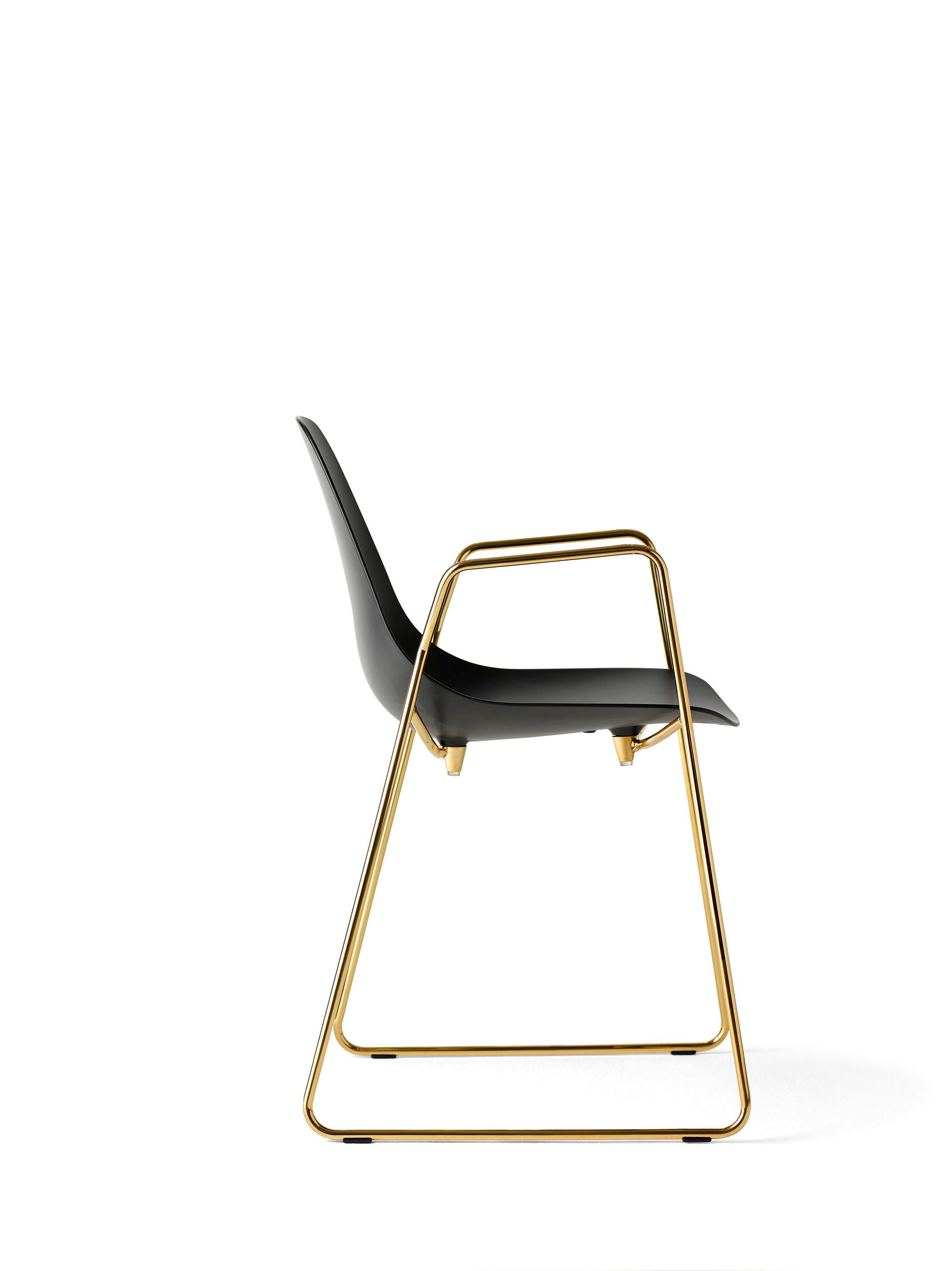En vente : Black (Black with Gold Structure) Opinion Ciatti chaise empilable Mammamia à baldaquin avec accoudoirs, lot de 2 2