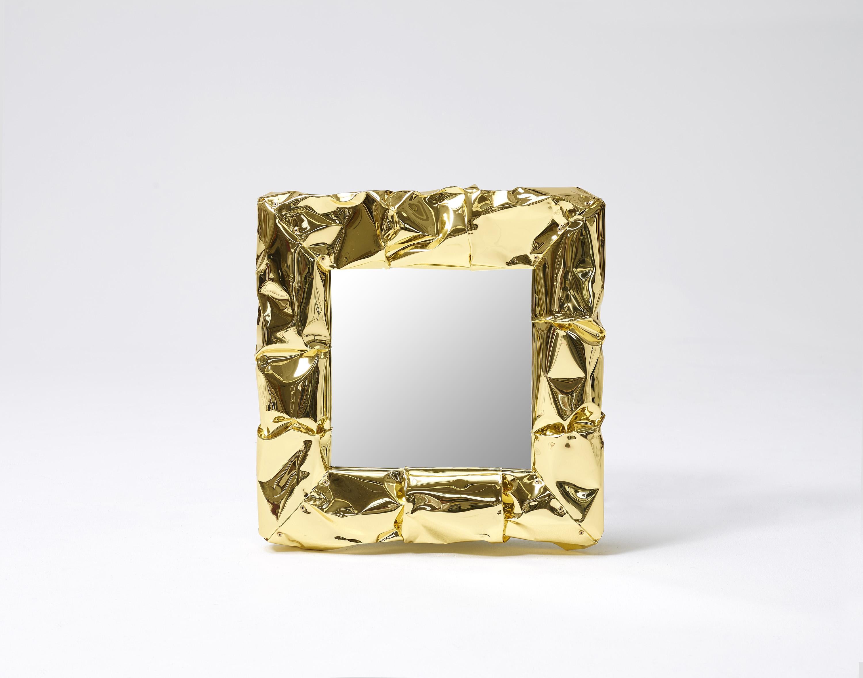 Im Angebot: Opinion Ciatti Tab.u Kleiner quadratischer Spiegel, Gold (Hand-Wrinkled Gold) 3