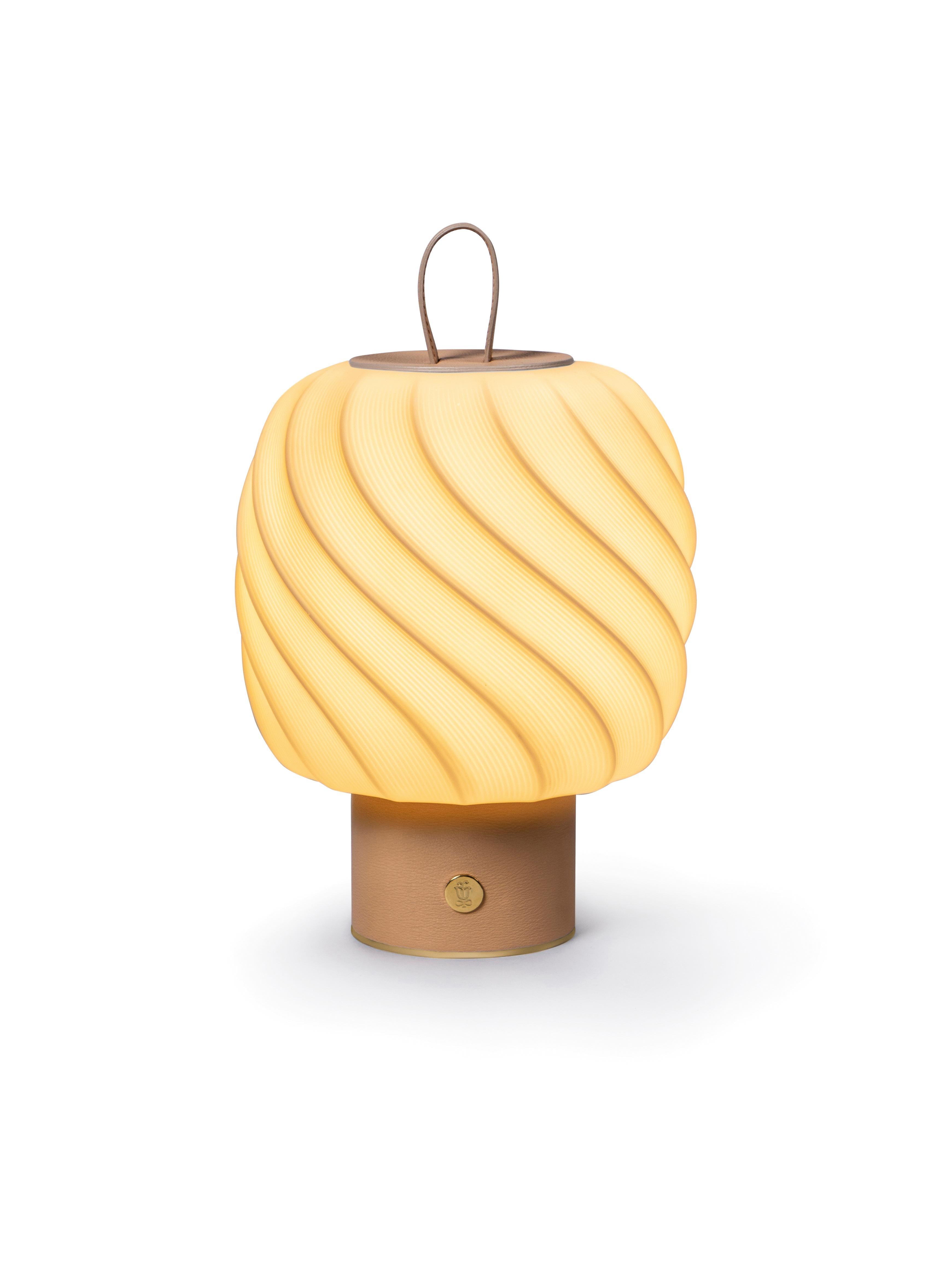 For Sale: Gold (Nude) Lladró Medium Ice Cream Portable Lamp 2