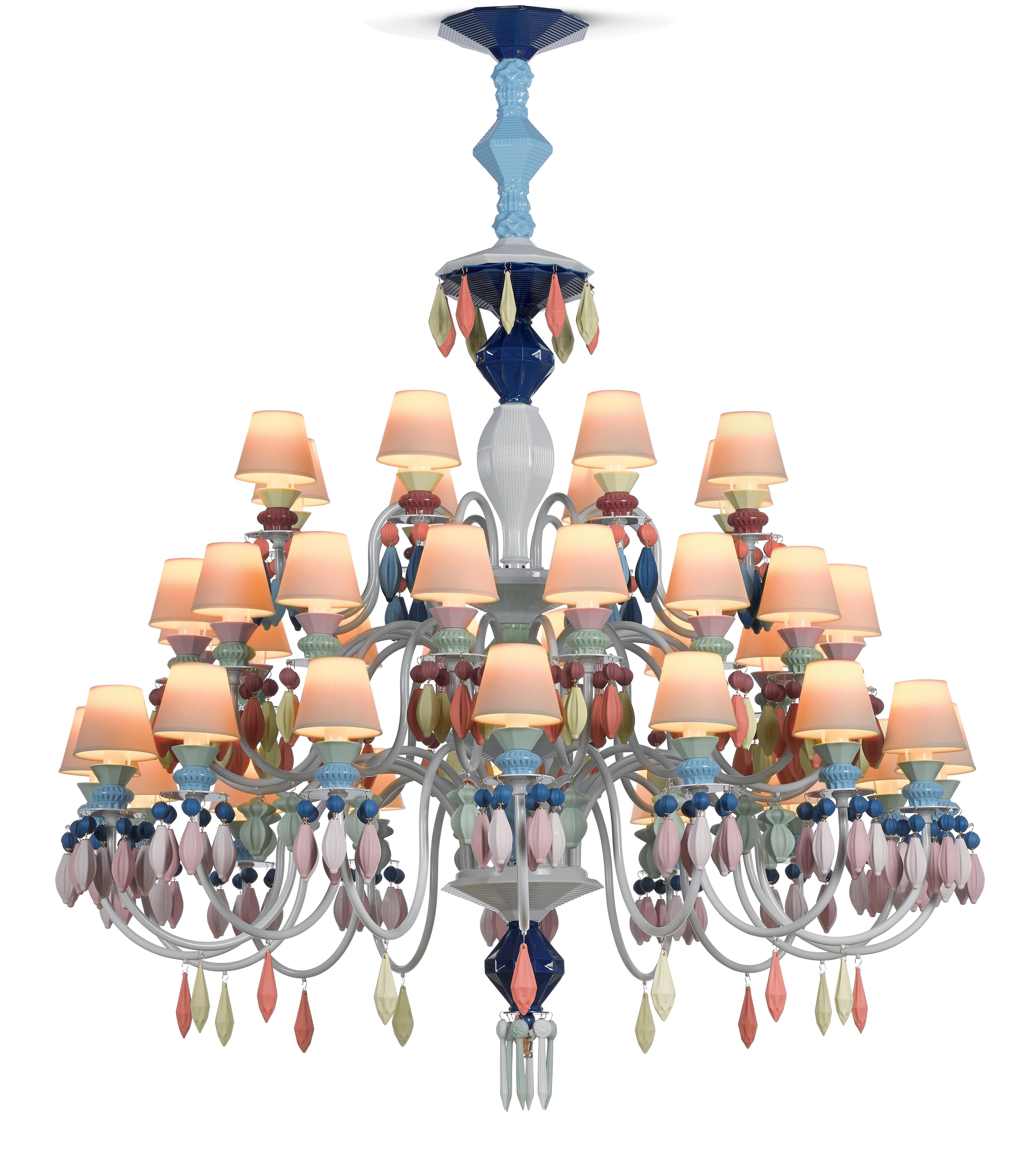 Im Angebot: Lladro Belle de Nuit Kronleuchter mit 40 Lichtern, Multi (Multicolor)