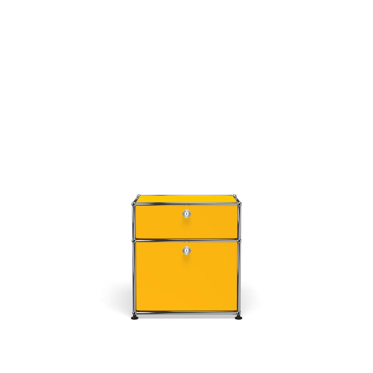 En vente : Yellow (Golden Yellow) Table de nuit USM Haller P1 système de rangement