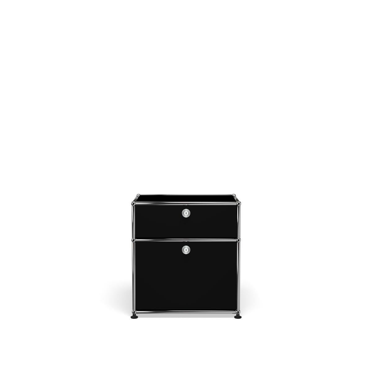 En vente : Black (Graphite Black) Table de nuit USM Haller P1 système de rangement