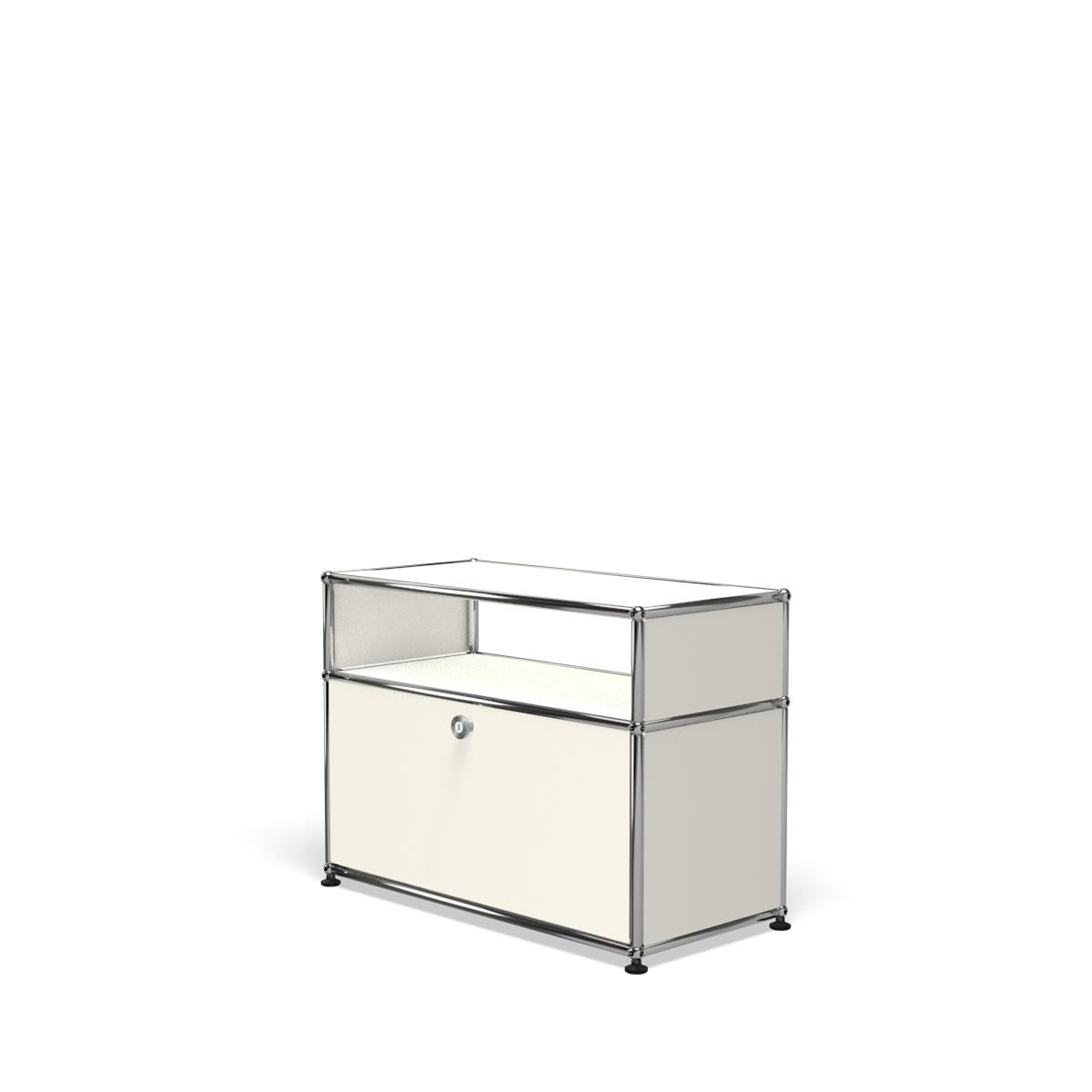 For Sale: White (Pure White) USM Haller Side Table O118 2