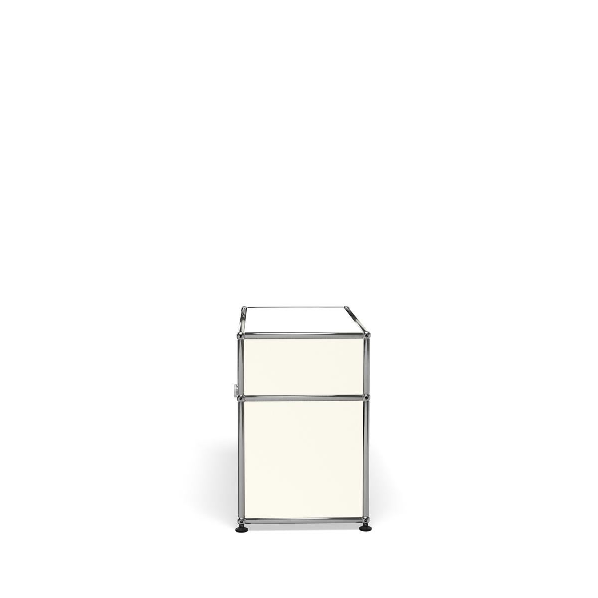 For Sale: White (Pure White) USM Haller Side Table O118 3