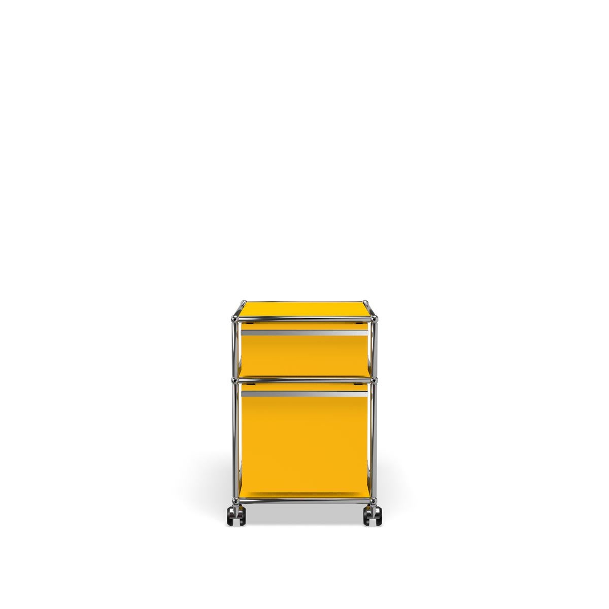 Im Angebot: USM Aufbewahrungssystem M mit Flursockel, Yellow (Golden Yellow)