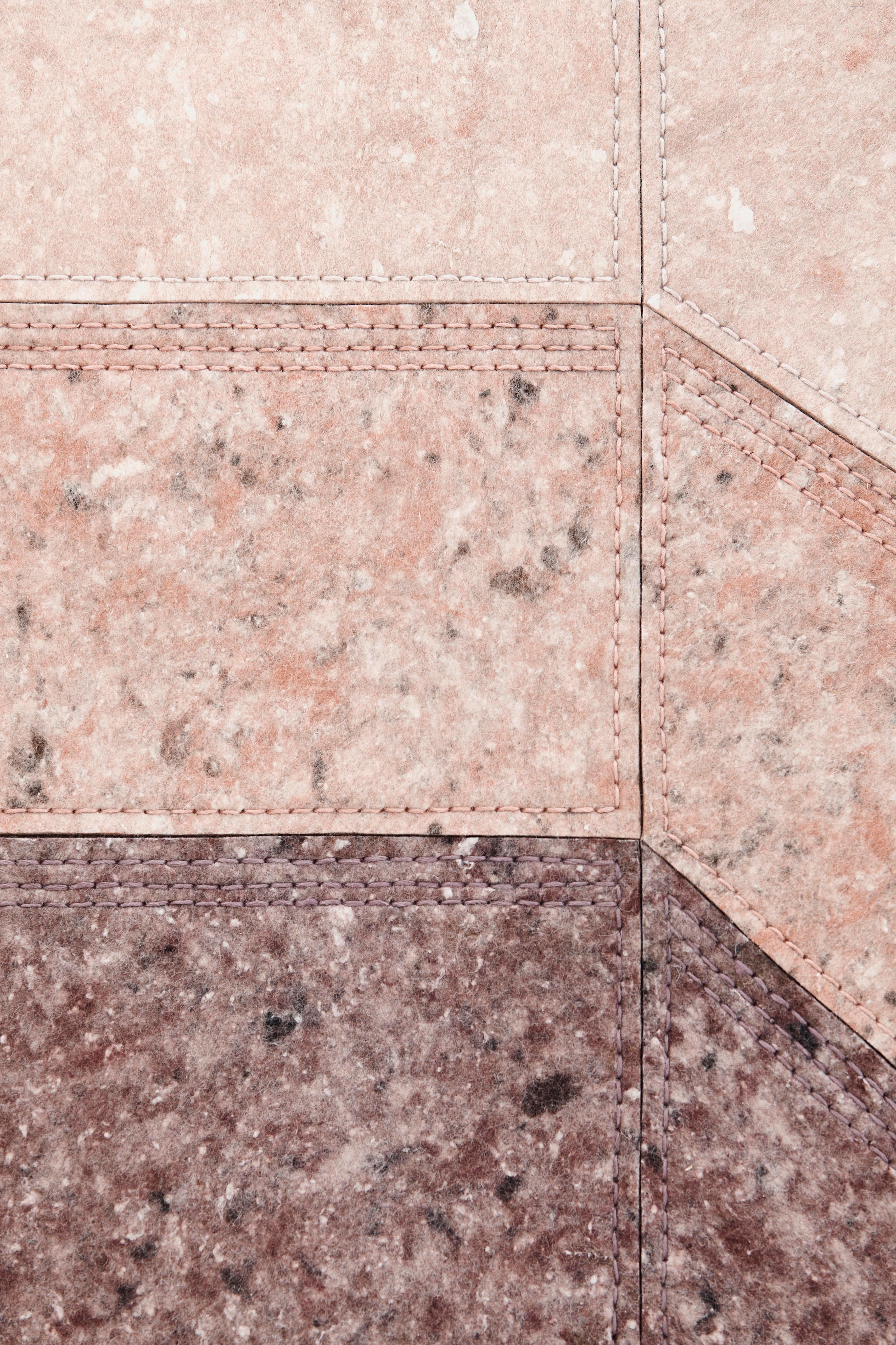 Im Angebot: GAN Spaces Nuances Runder Teppich von Patricia Urquiola, Red (Burgundy) 2