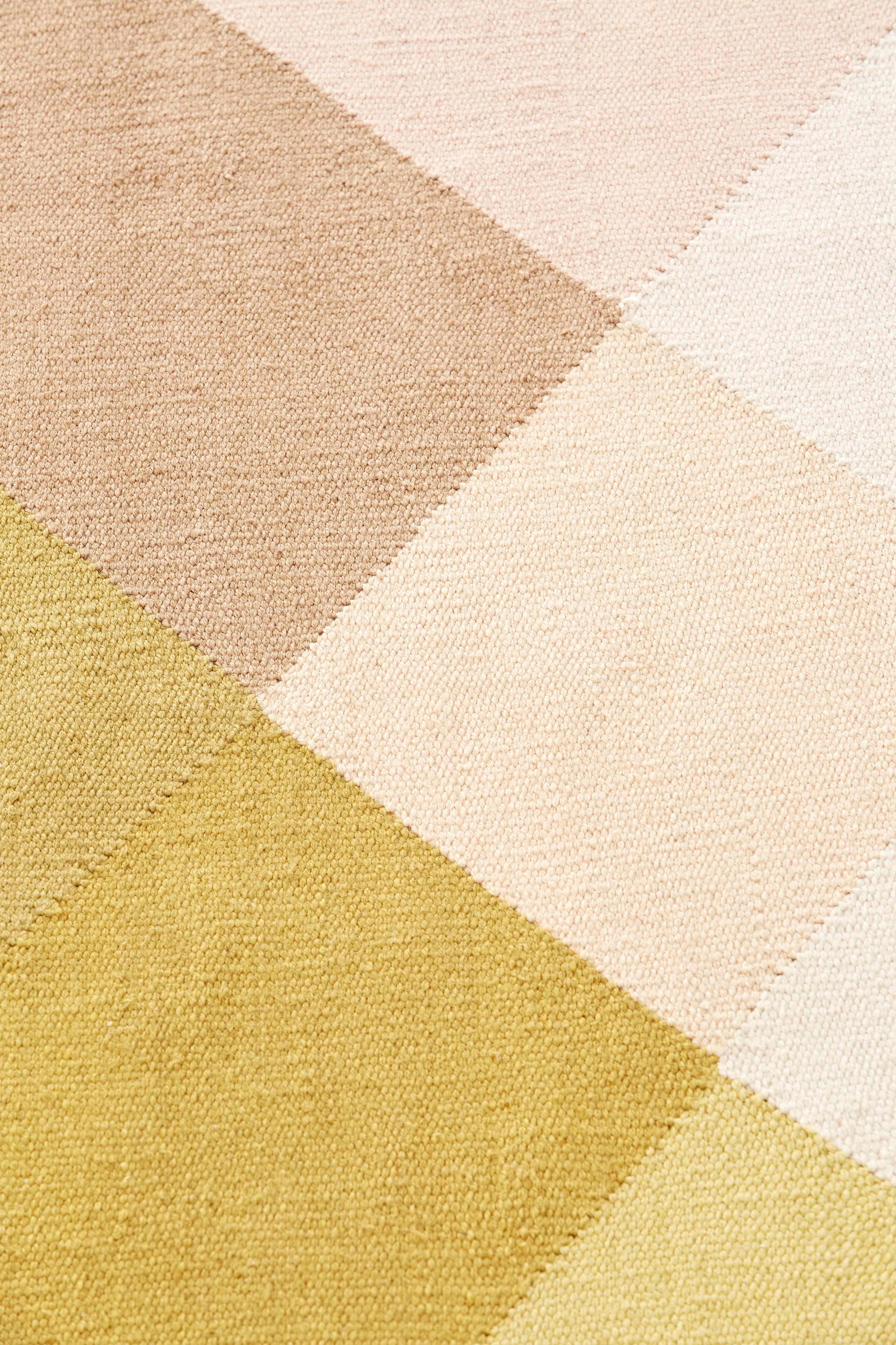 Im Angebot: GAN Kleiner GAN Kelim-Diamant-Teppich von Charlotte Lancelot, Multi (Pink Yellow) 3