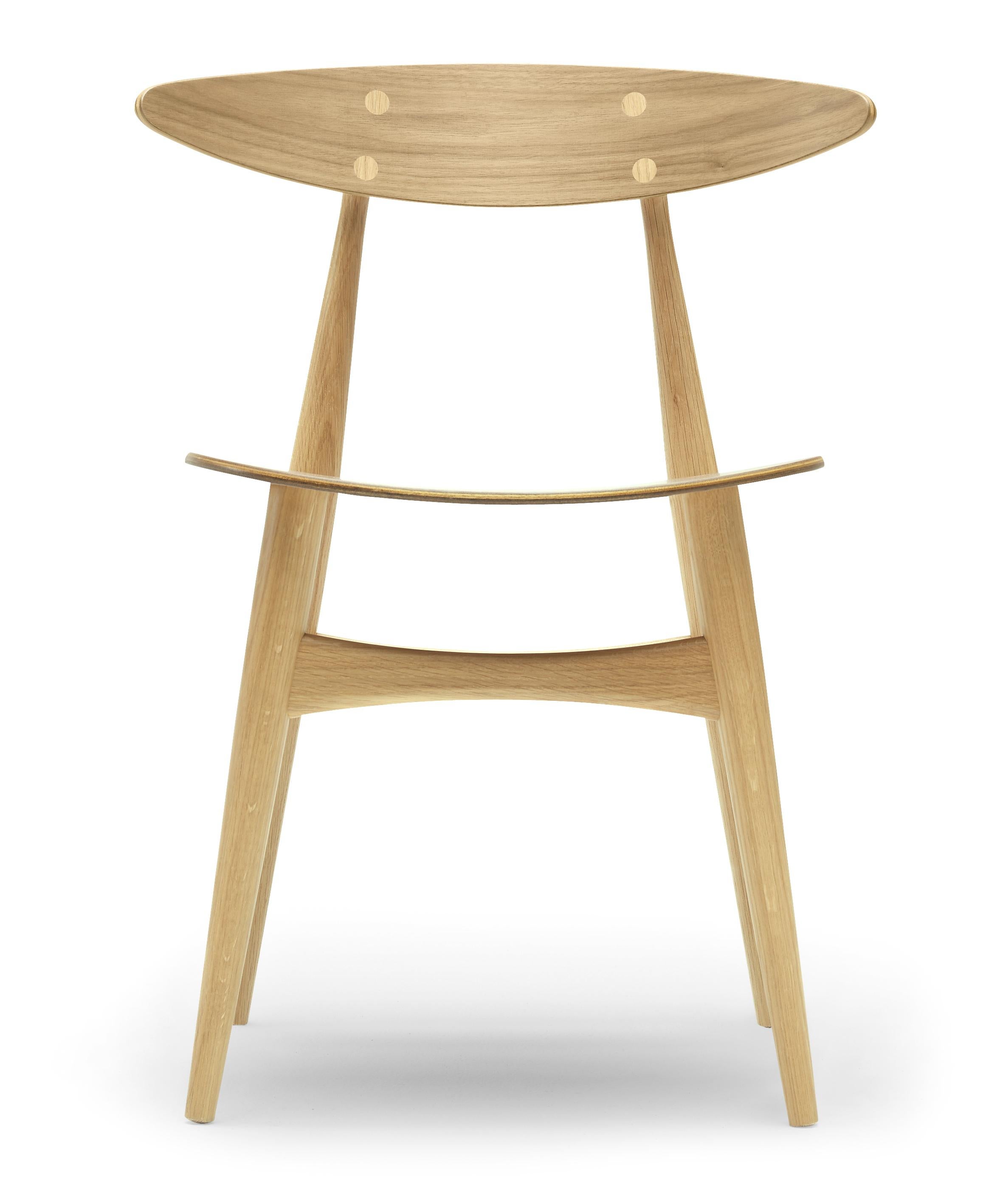 Brown (Oak Lacquer) CH33T Dining Chair in Wood by Hans J. Wegner