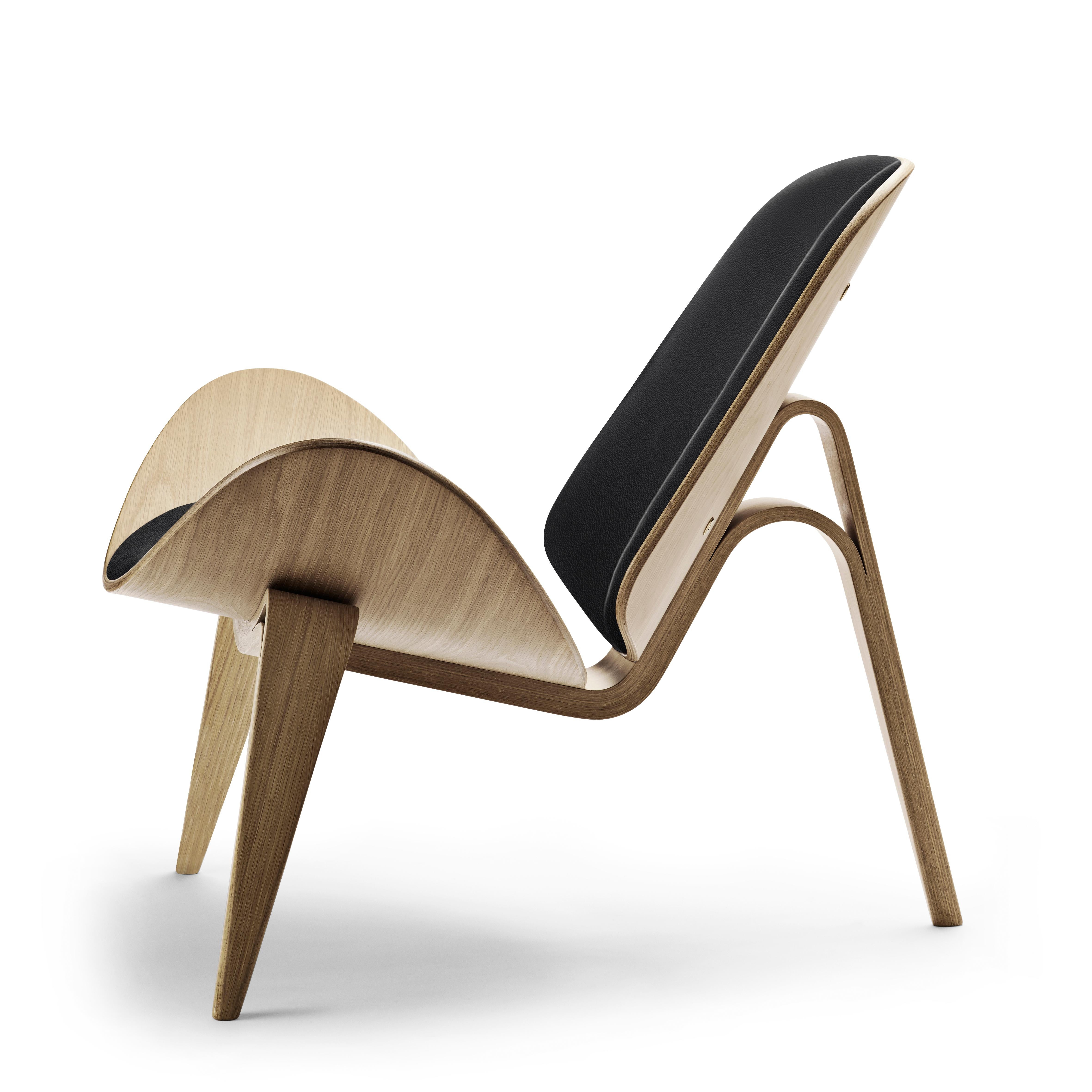 Black (Thor 301) CH07 Shell Chair in Oak White Oil with Leather Seat by Hans J. Wegner 2