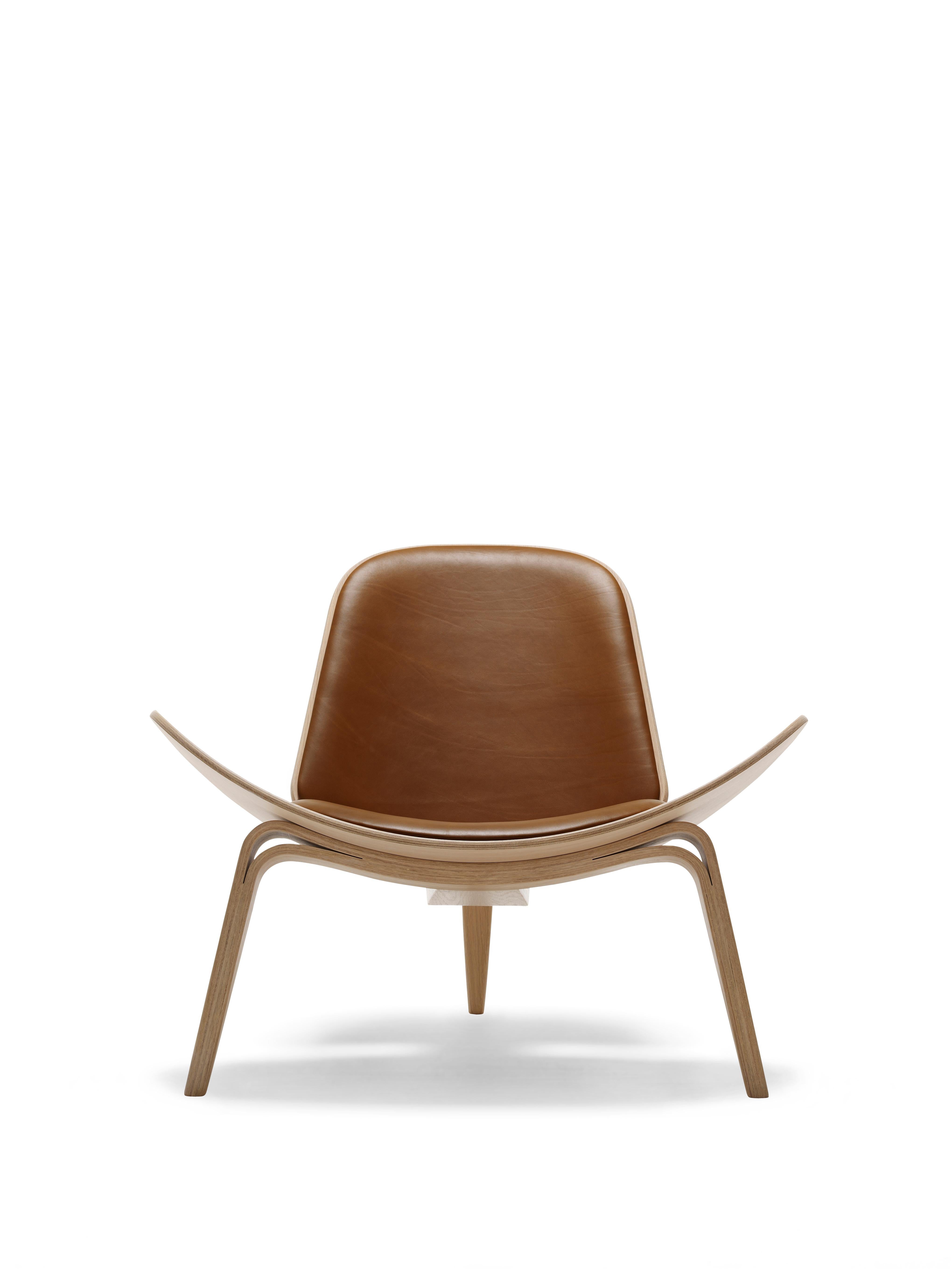 Brown (Sif 95) CH07 Shell Chair in Oak White Oil with Leather Seat by Hans J. Wegner
