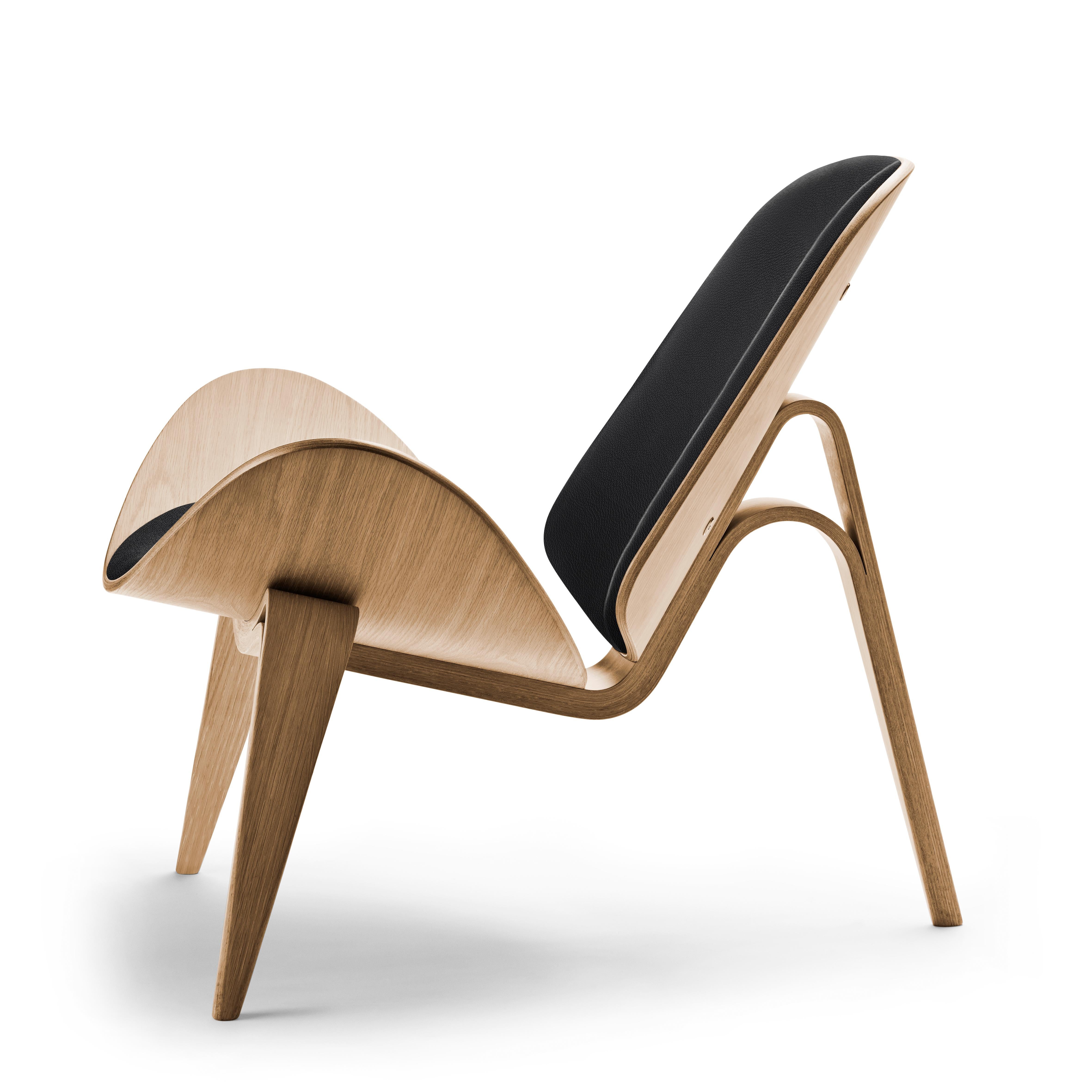 Black (Thor 301) CH07 Shell Chair in Oiled Oak with Foam Seat by Hans J. Wegner 2