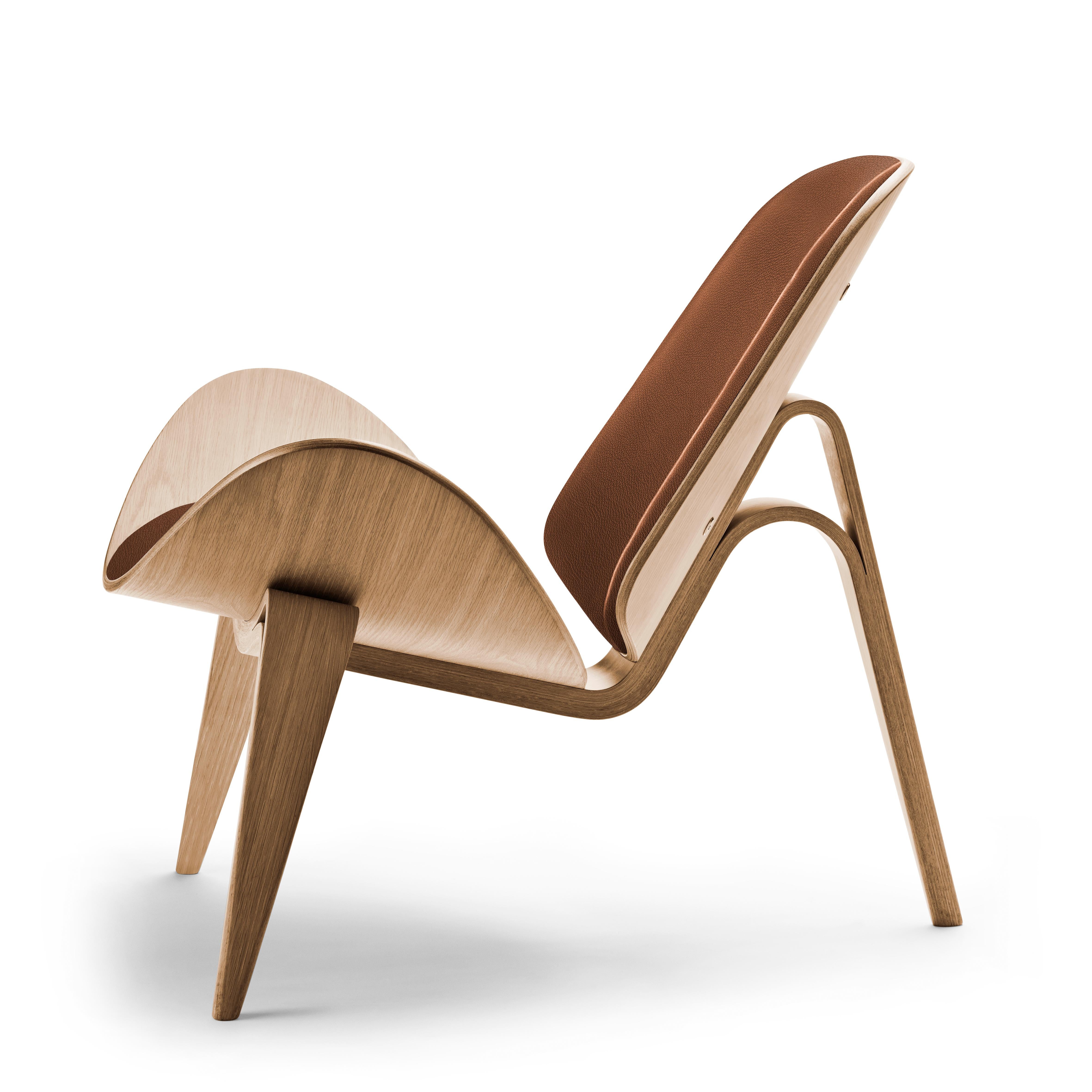 Brown (Thor 307) CH07 Shell Chair in Oiled Oak with Foam Seat by Hans J. Wegner 2