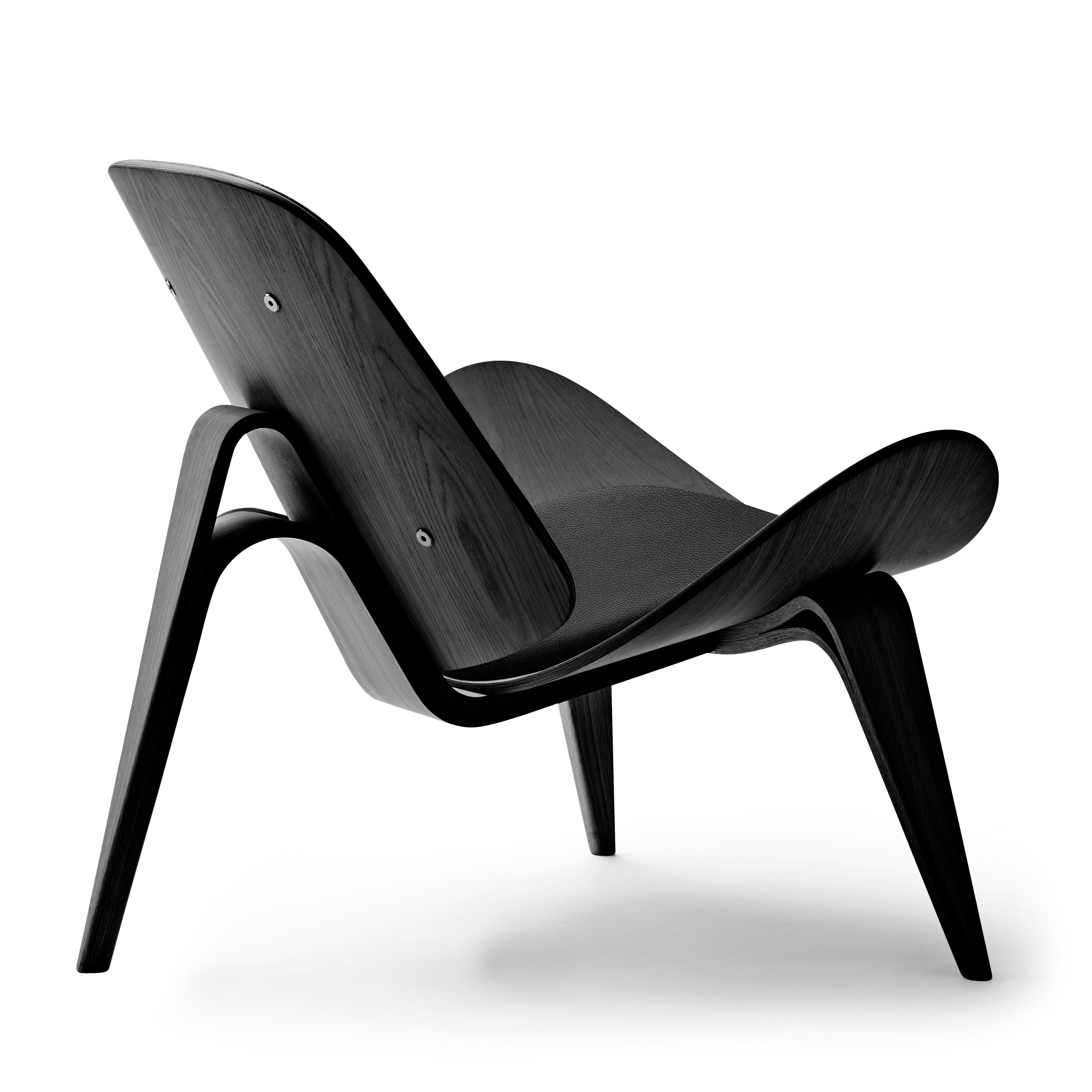 Black (Thor 301) CH07 Shell Chair in Oak Painted Black with Foam Seat by Hans J. Wegner 3