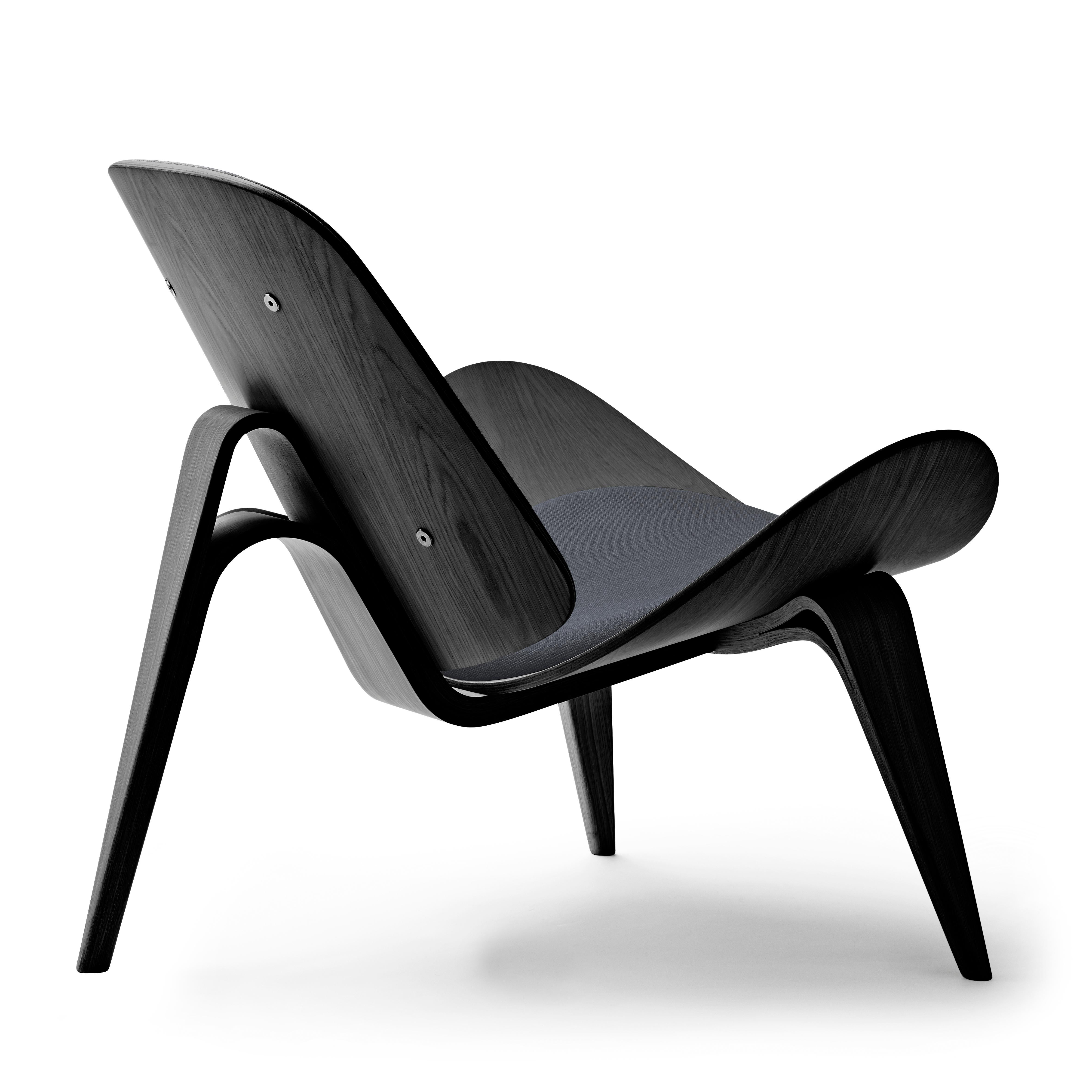 Gray (Kvadrat Fiord 171) CH07 Shell Chair in Oak Painted Black with Foam Seat by Hans J. Wegner 3