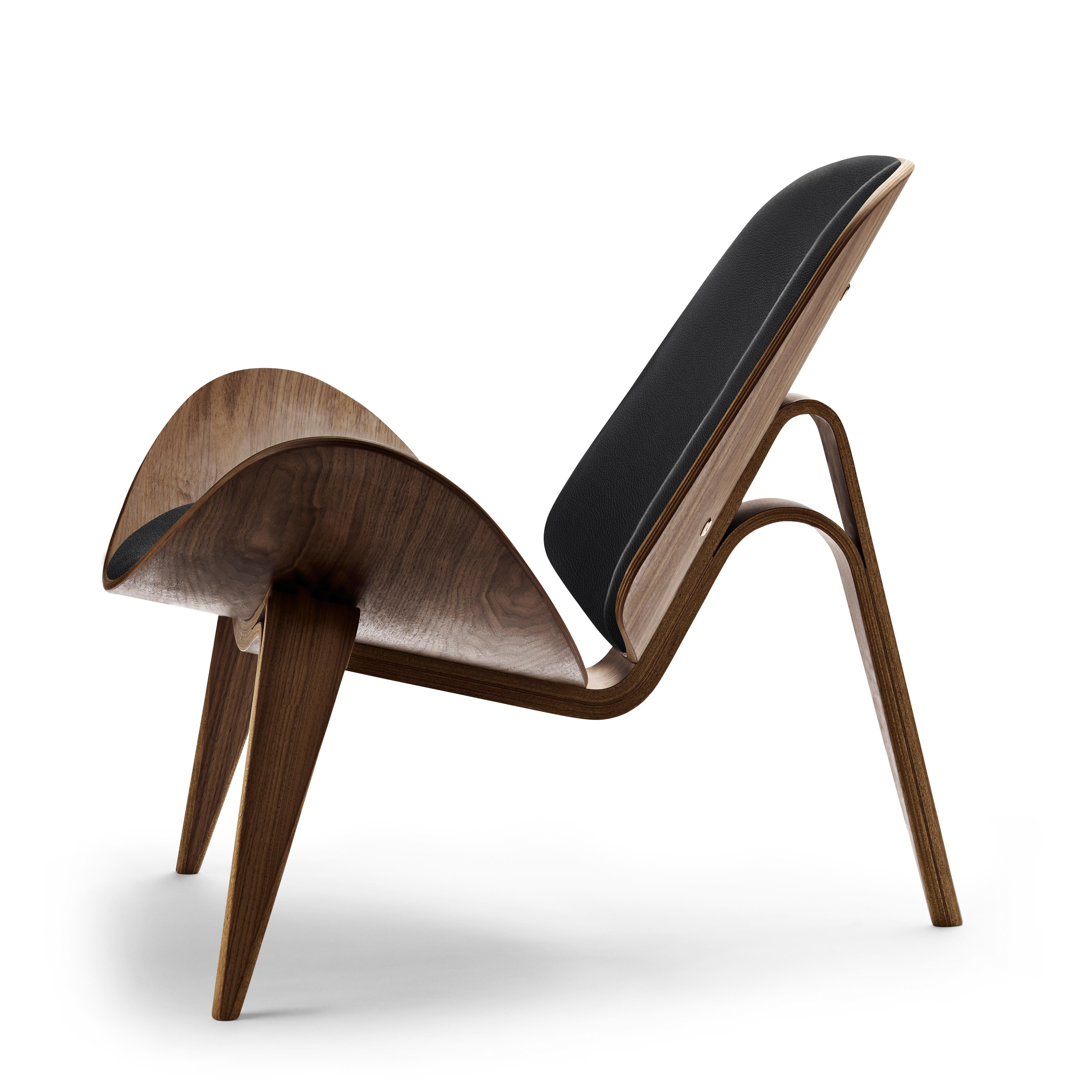 Black (Thor 301) CH07 Shell Chair in Walnut Oil with Leather Seat by Hans J. Wegner 2