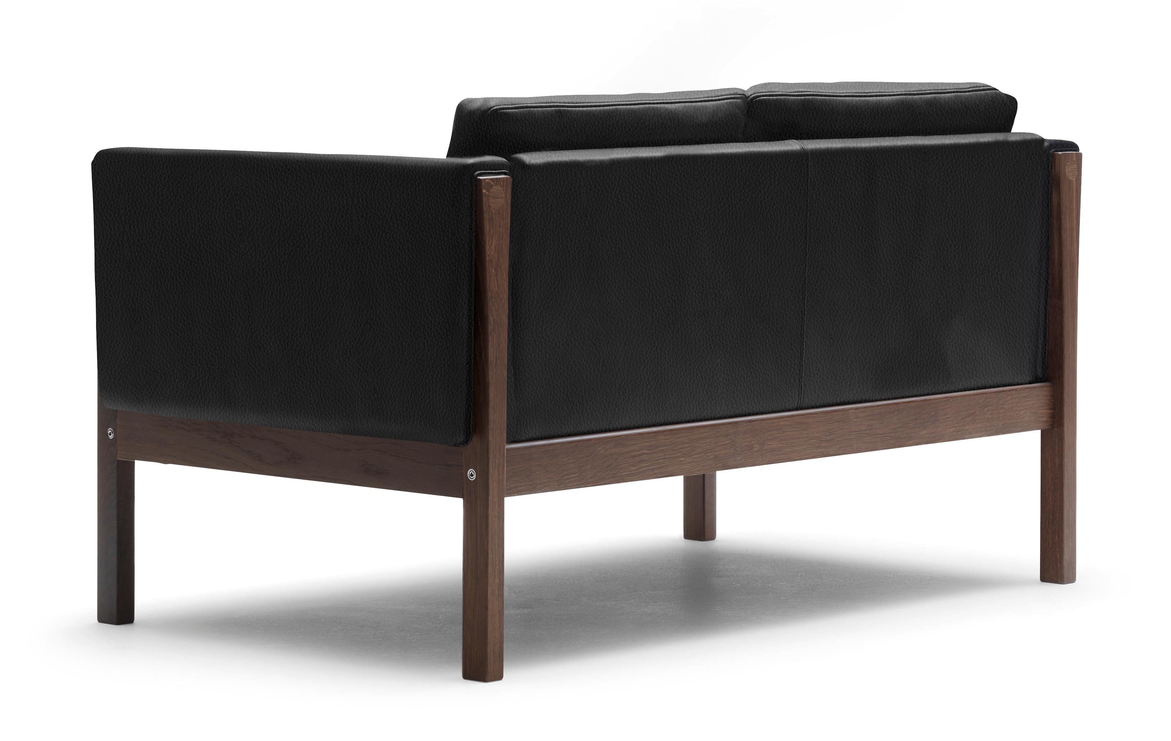 Black (Thor 301) CH162 Sofa in Walnut Oil Frame with Leather Upholstery by Hans J. Wegner 3