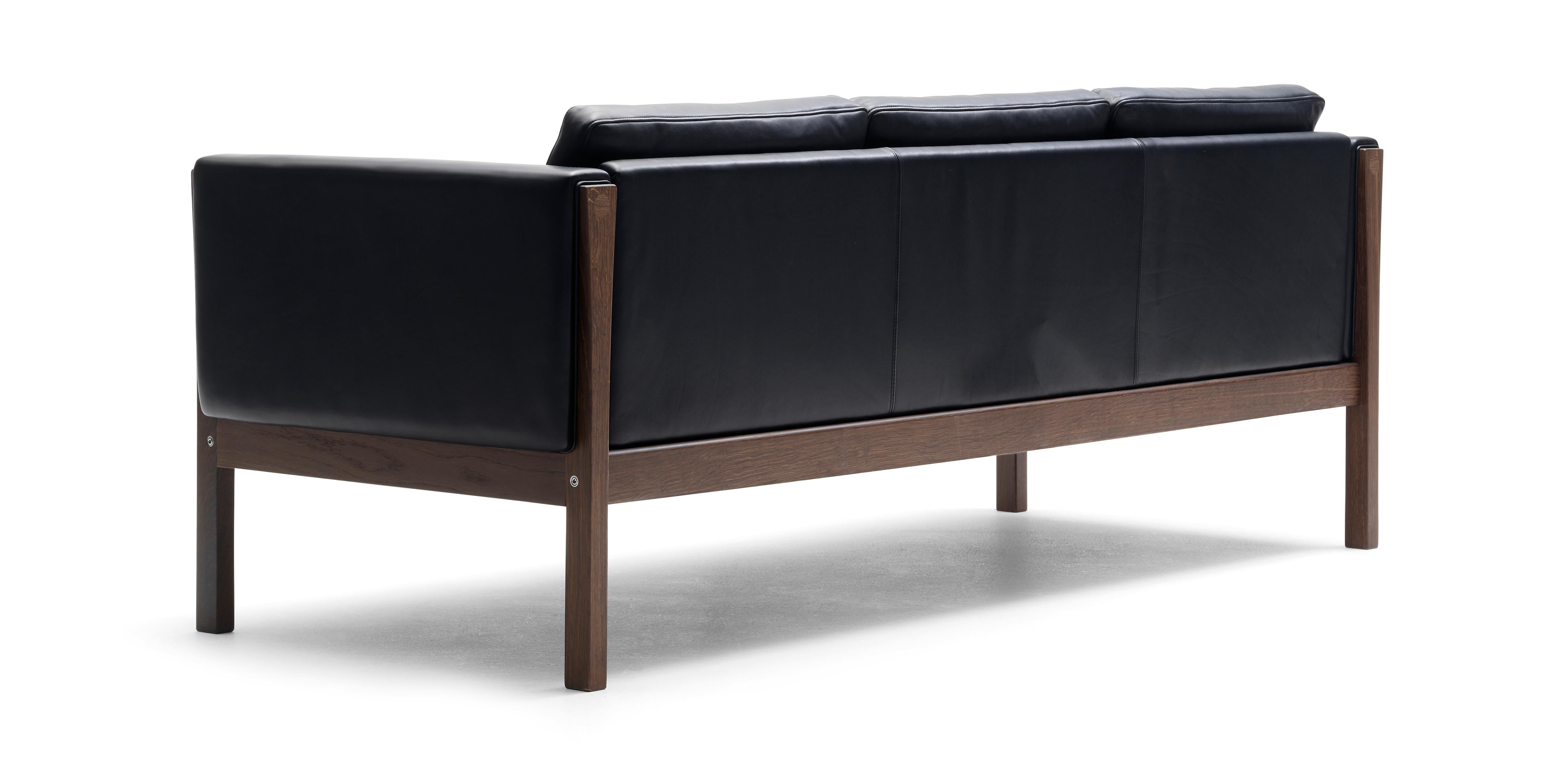 Black (Thor 301) CH163 Sofa in Walnut Oil Frame with Leather Upholstery by Hans J. Wegner 3