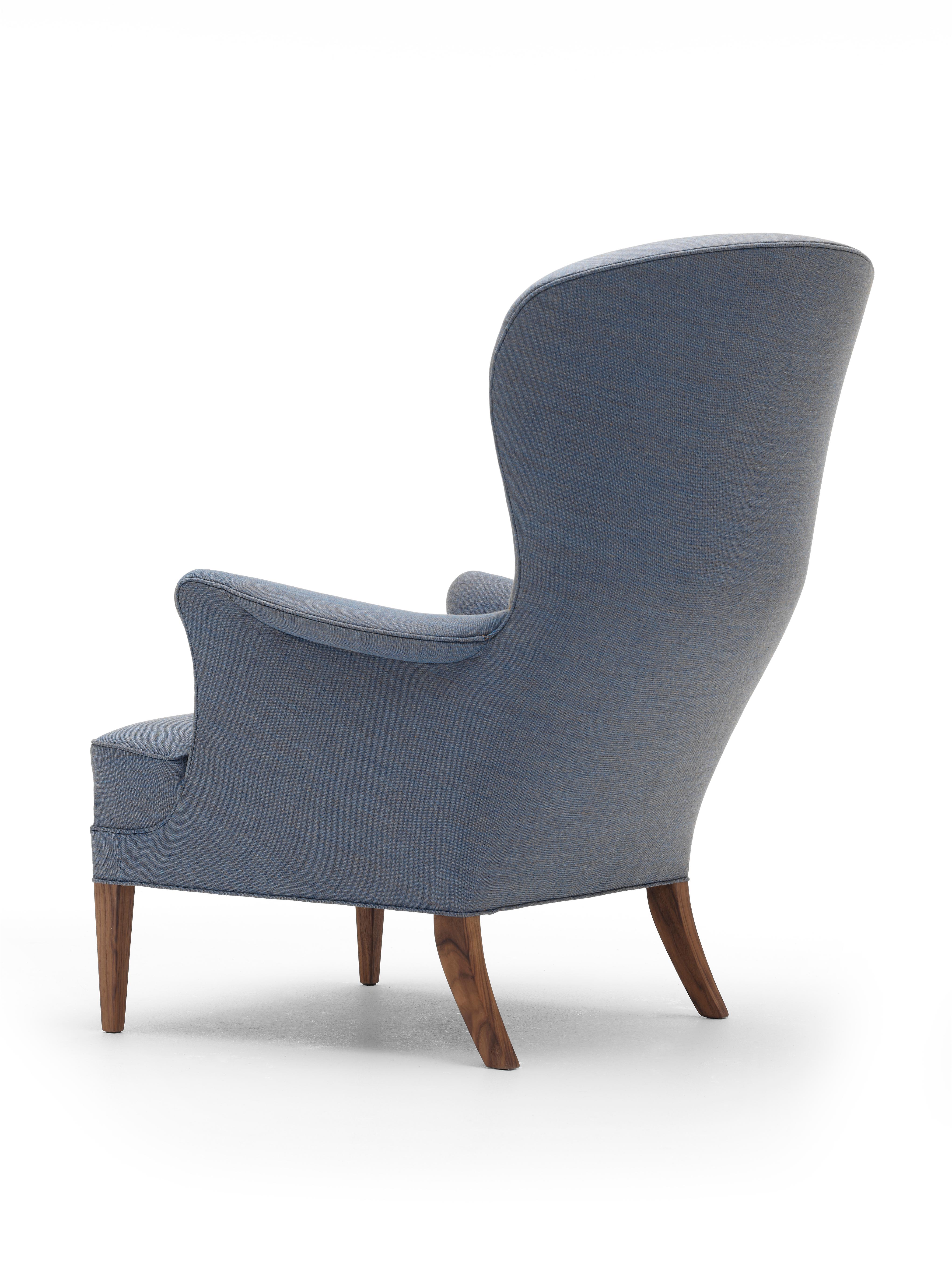 Blue (Kvadrat Canvas 734) FH419 Heritage Chair in Walnut Oil by Frits Henningsen 3