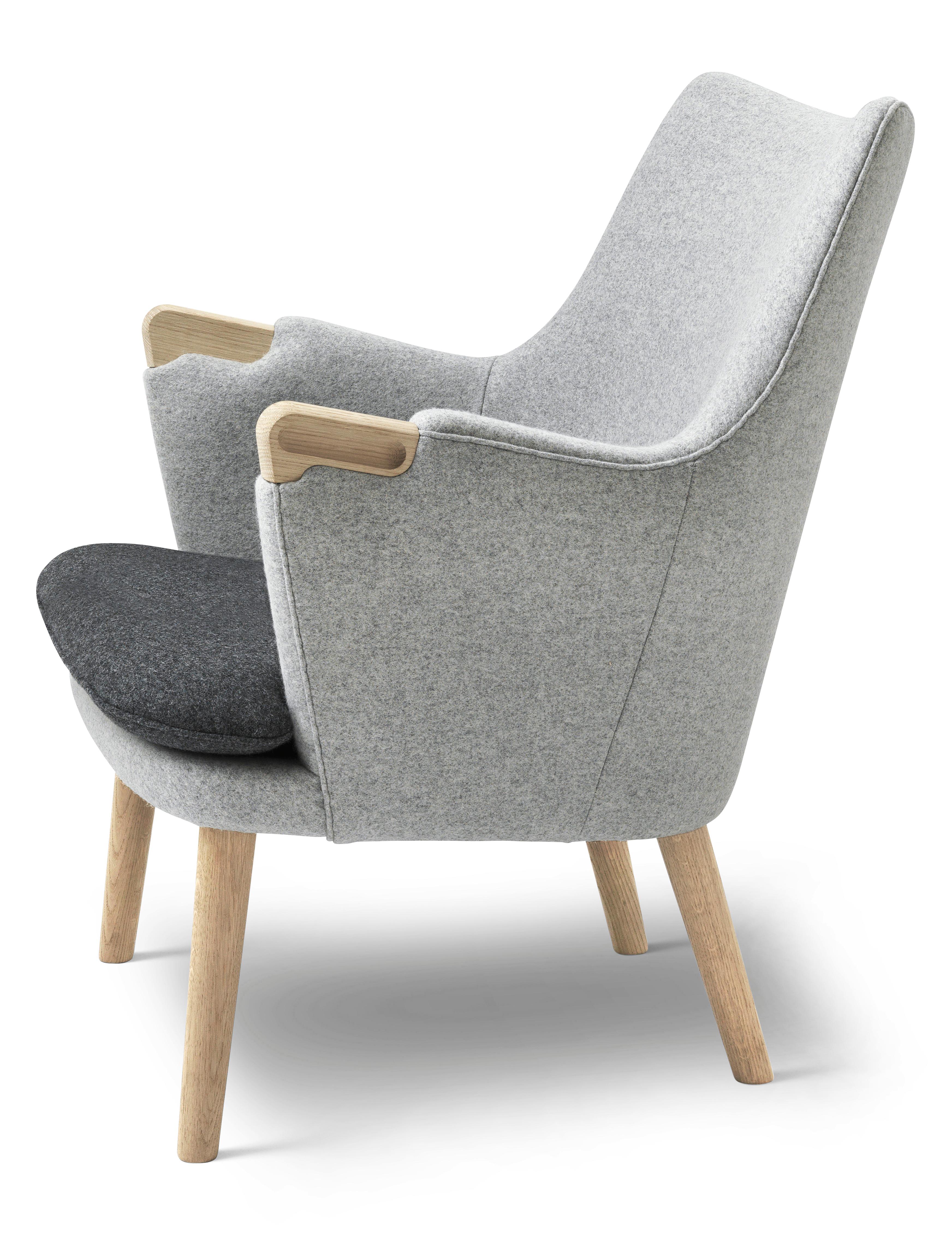 Black (Kvadrat DivinaMelange 180) CH71 Lounge Chair in Oak Soap with Fabric Upholstery by Hans J. Wegner 2