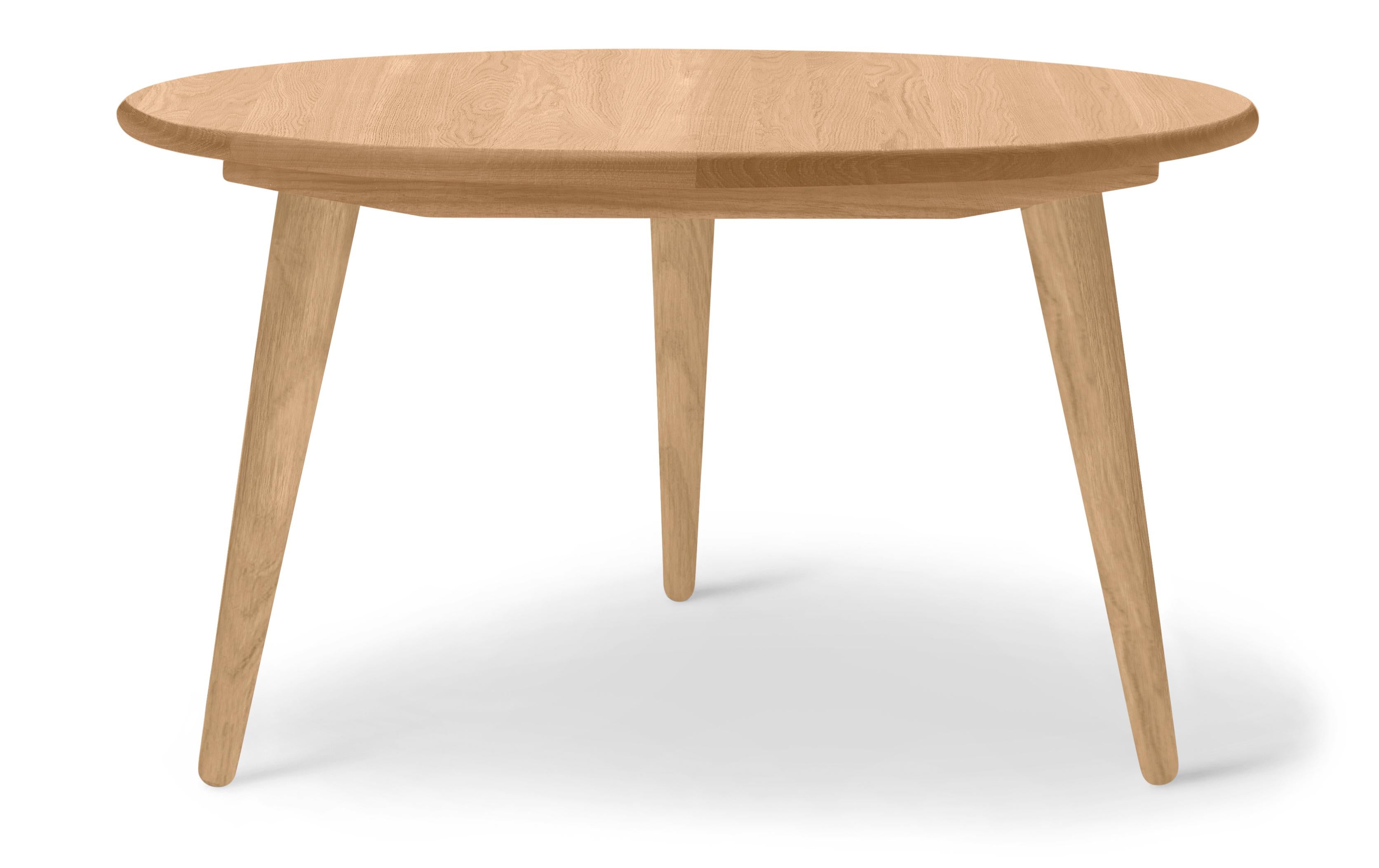 Brown (Oak Oil) CH008 Small Coffee Table in Wood by Hans J. Wegner 2