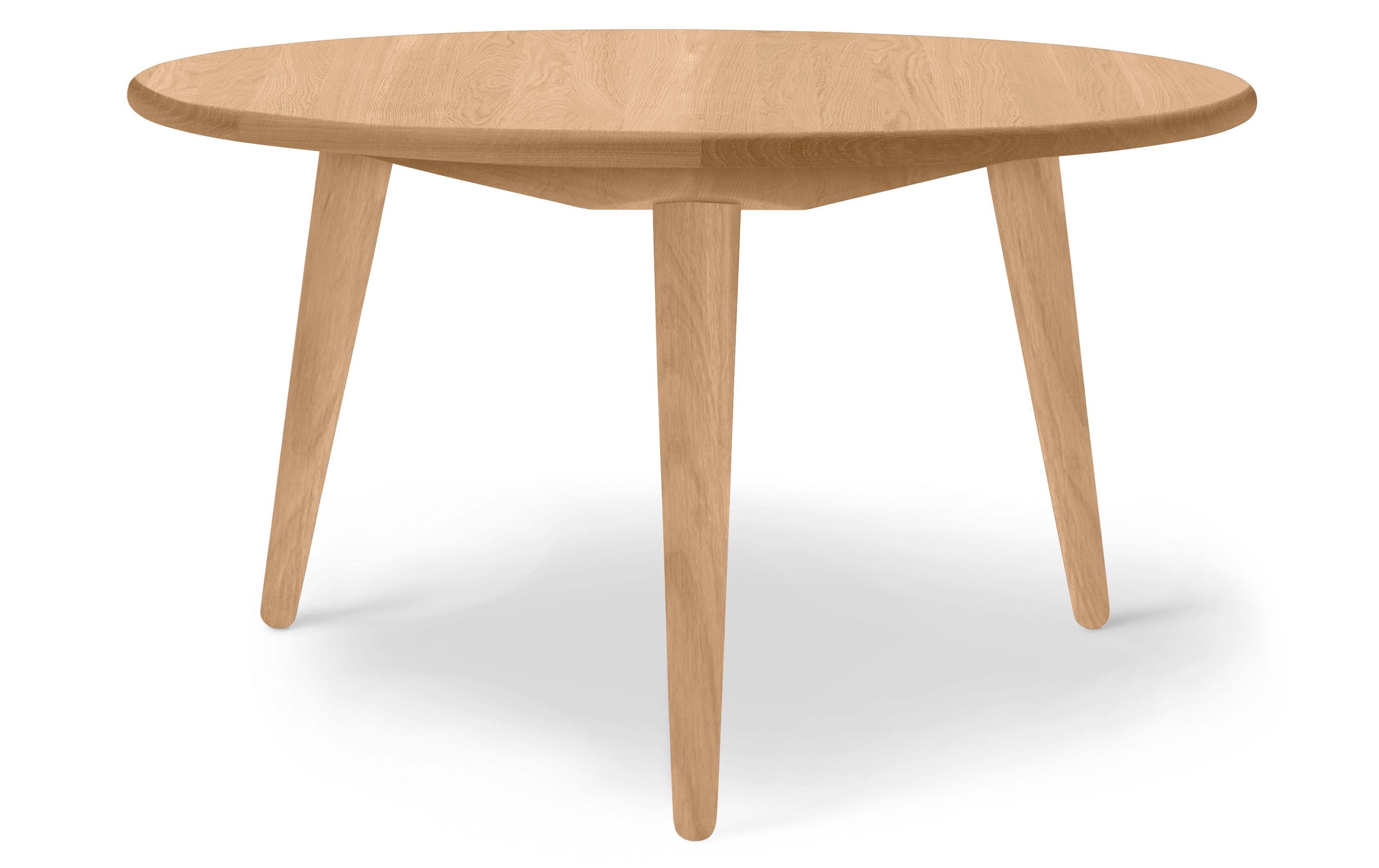 Brown (Oak Oil) CH008 Small Coffee Table in Wood by Hans J. Wegner