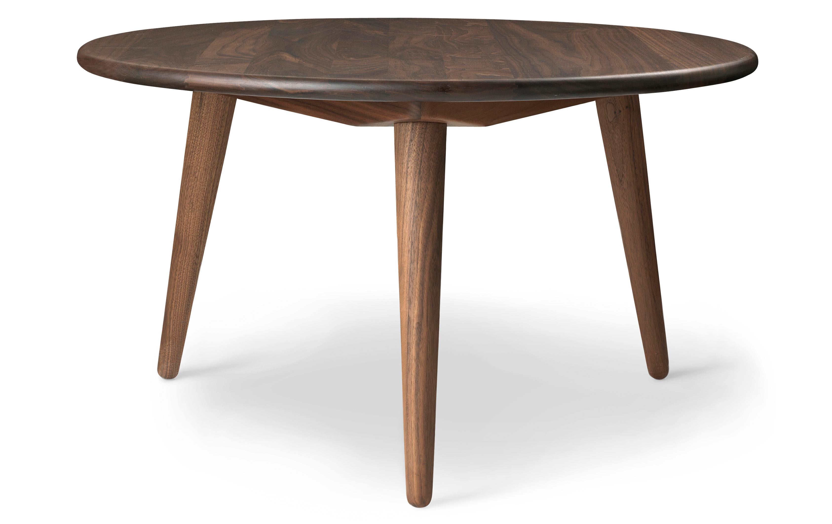 Brown (Walnut Oil) CH008 Small Coffee Table in Wood by Hans J. Wegner