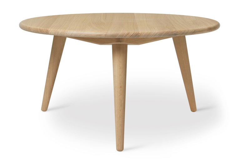 Brown (Oak Soap) CH008 Medium Coffee Table in Wood by Hans J. Wegner