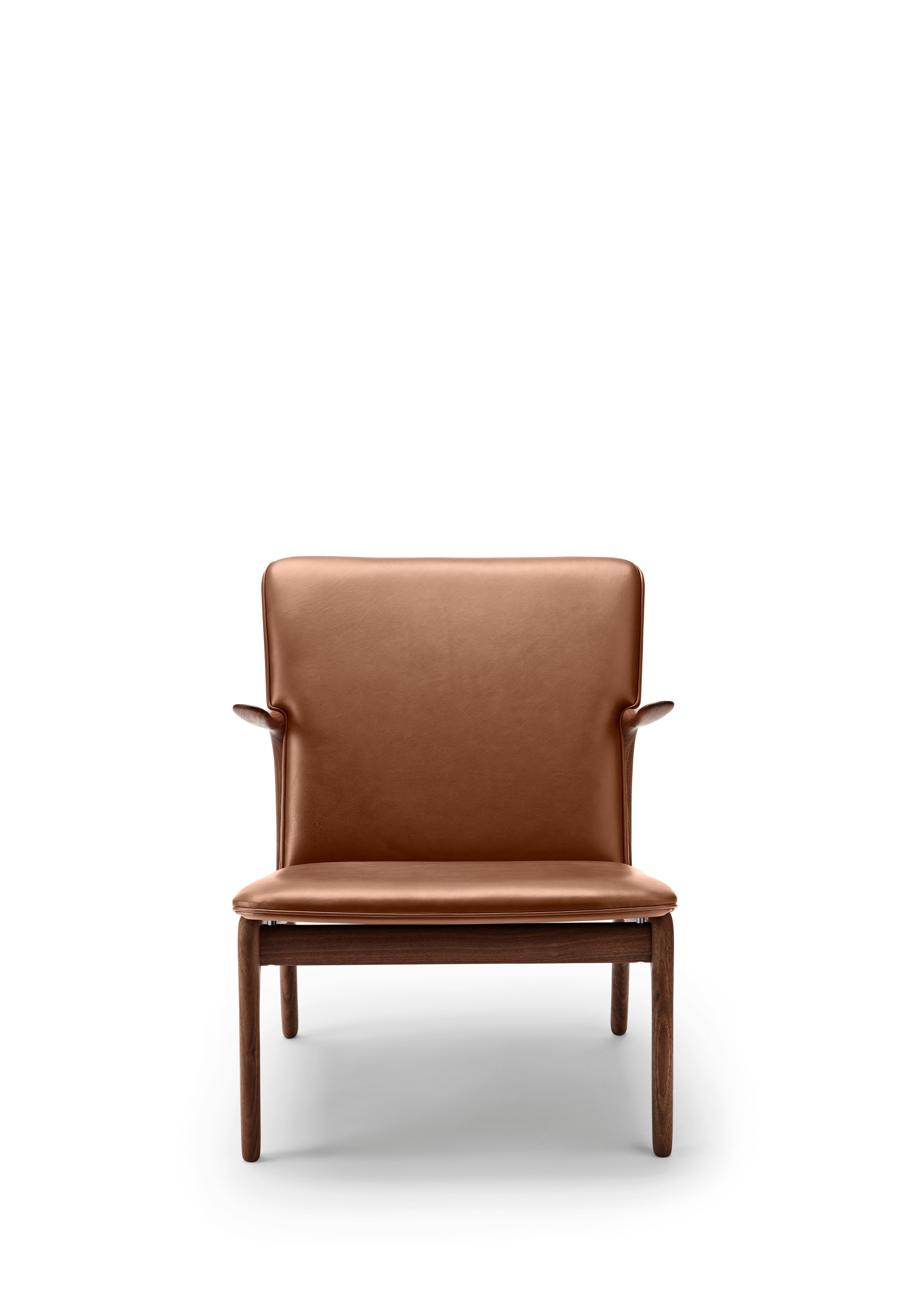 Brown (Thor 307) OW124 Beak Chair in Walnut Oil by Ole Wanscher