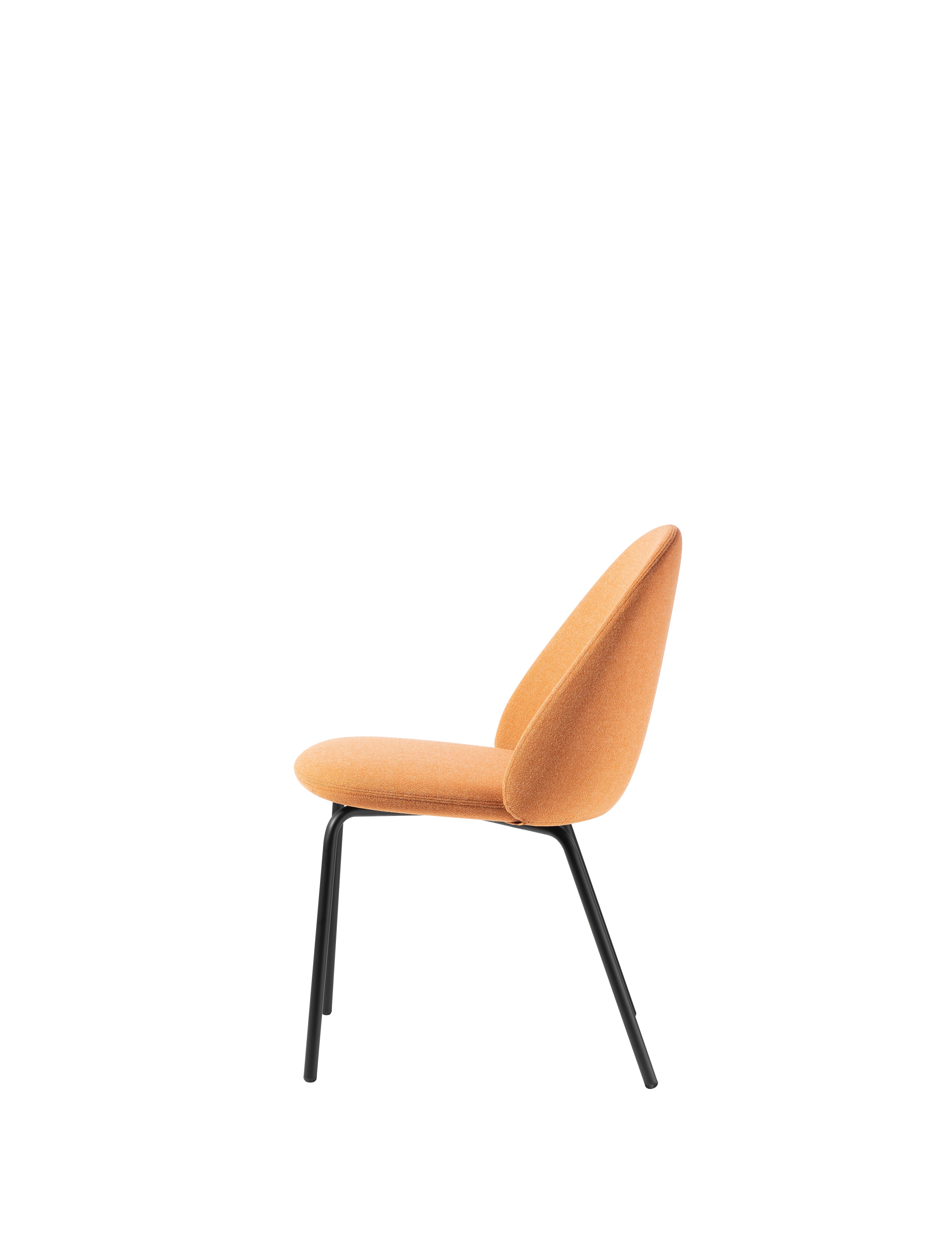 En vente : Orange (Kvadrat Melange Nap_321) Chaise tapissée Iola avec base en métal noir:: par E-ggs 2