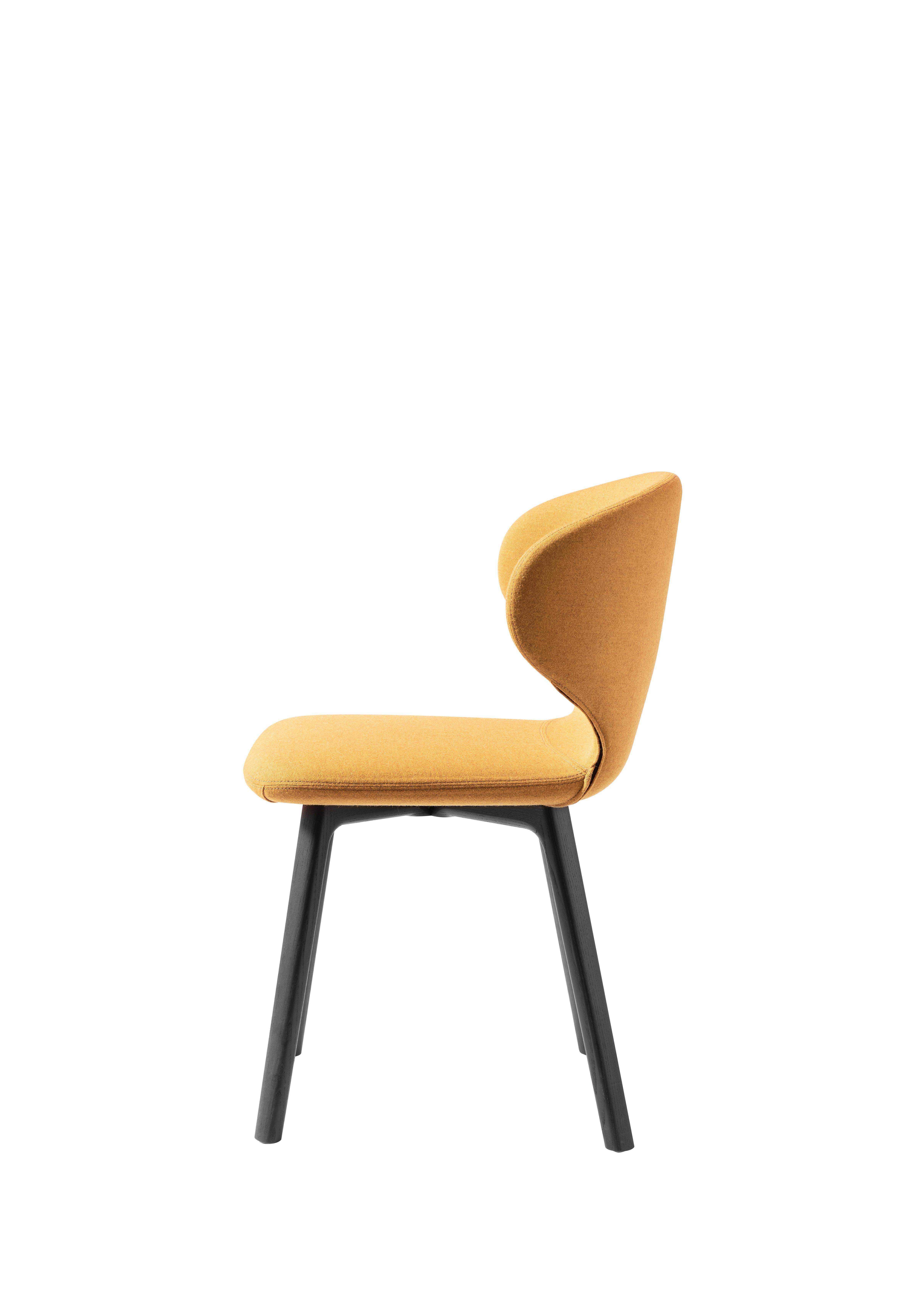 Im Angebot: Mula Stuhl mit Gestell aus gebeizter schwarzer Esche:: Sitzpolsterung:: von E-GGs, Yellow (Kvadrat Melange Nap_461) 2