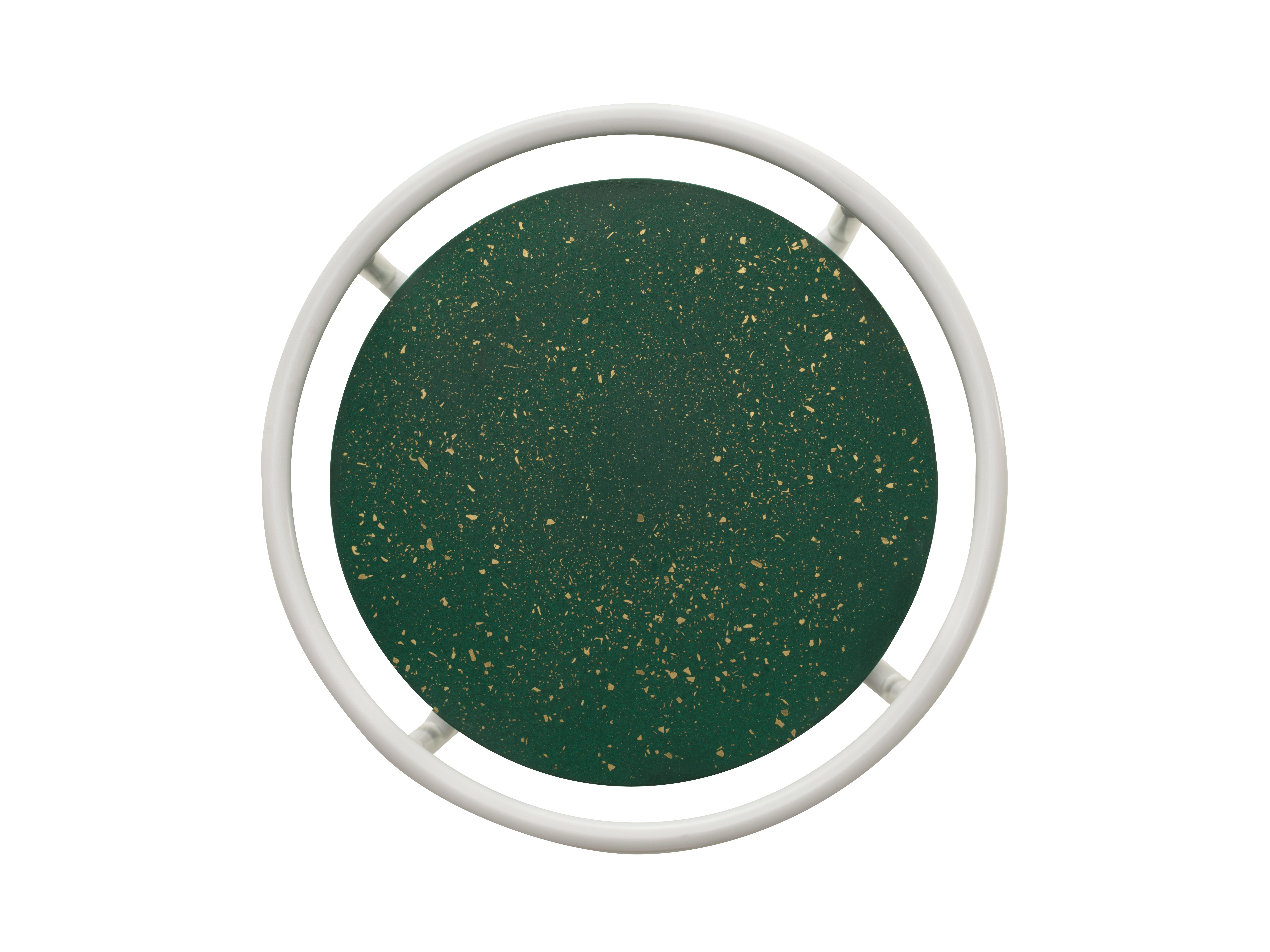 En vente : Green (TELA Stone Jade) Table basse circulaire semi-extérieure De Sede