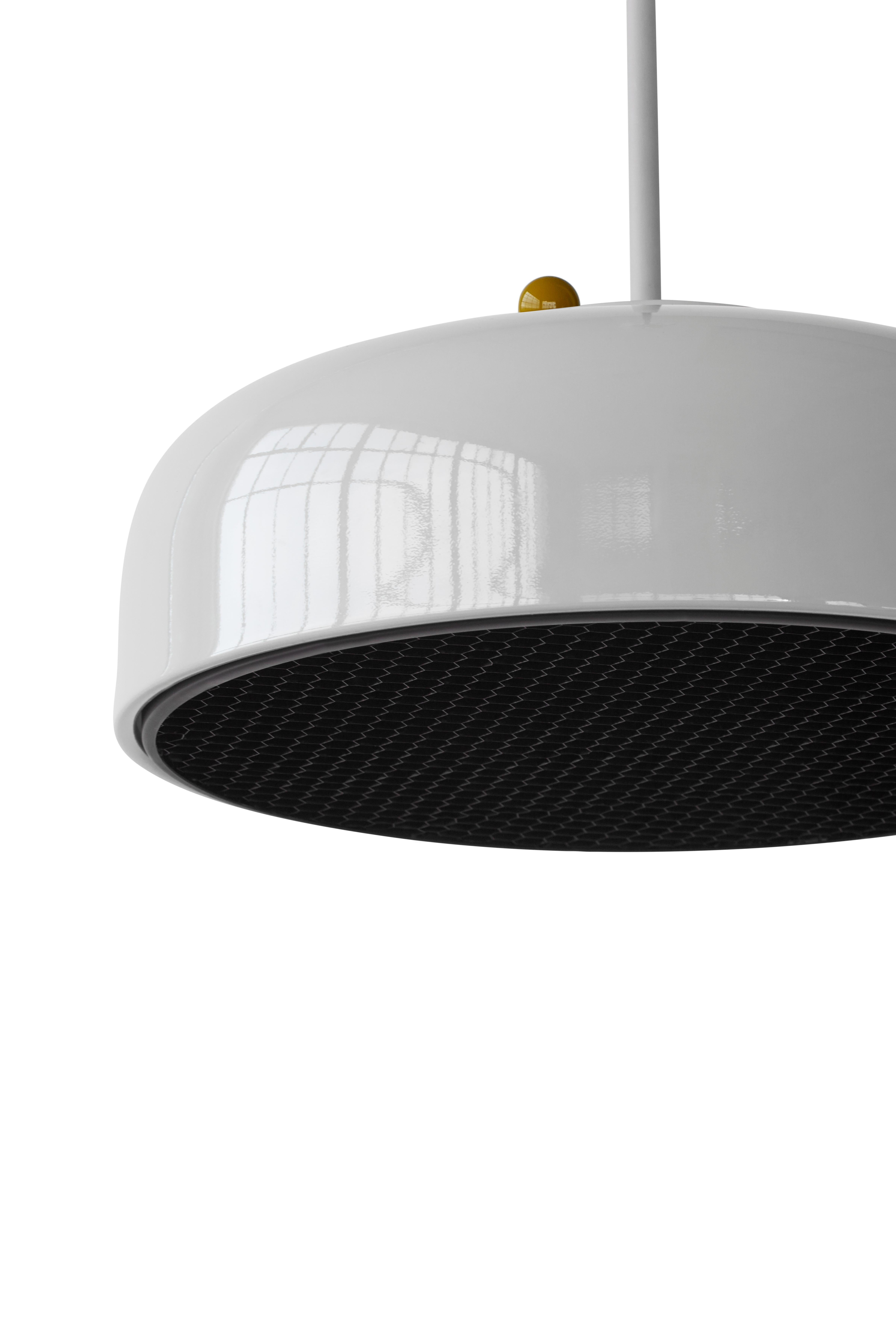 En vente : Multi (Ash Grey) Lampe suspendue Podgy en aluminium avec structure en nid d'abeille et variateur d'intensité 3