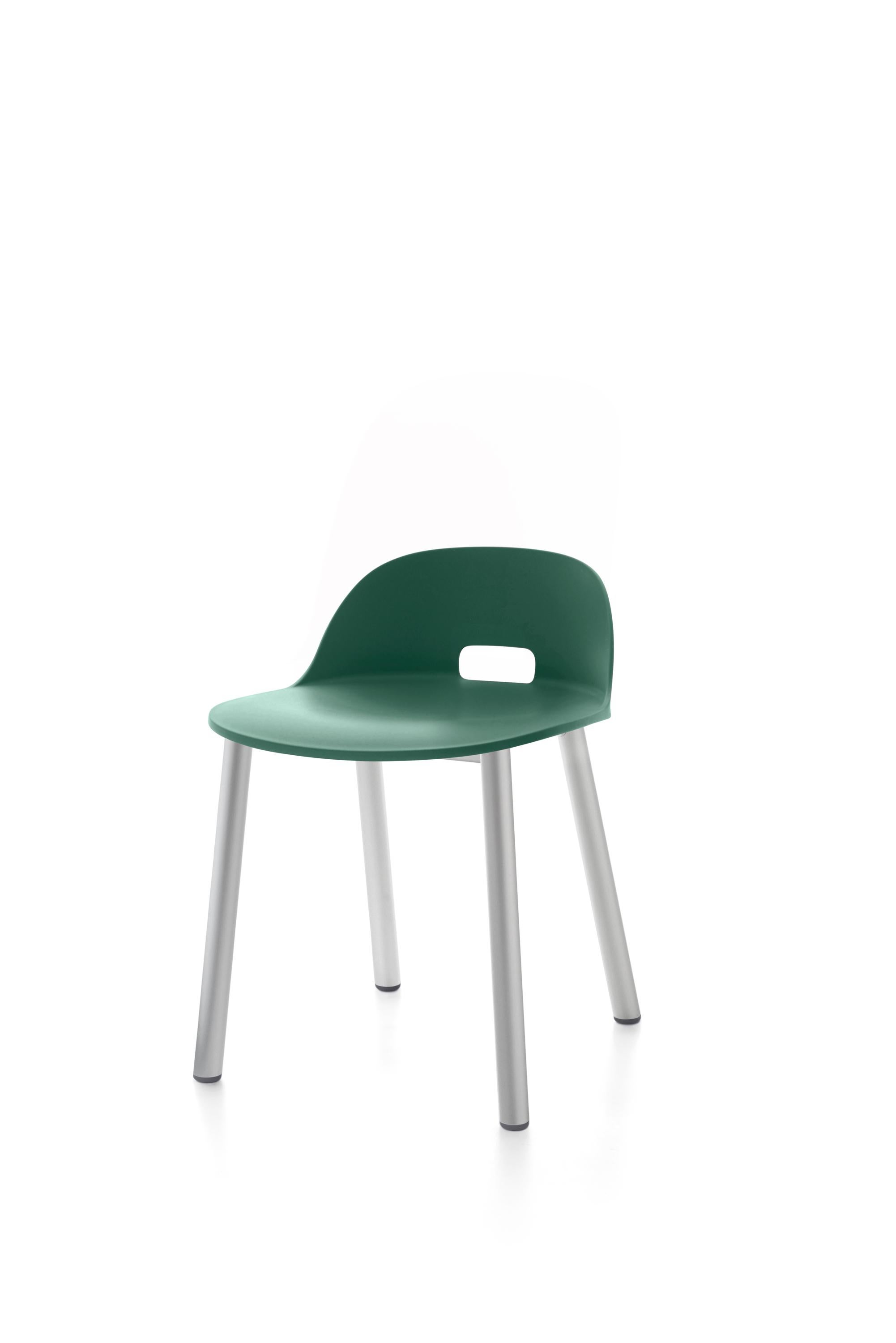 Im Angebot: Emeco Alfi Stuhl mit niedriger Rückenlehne und Aluminiumgestell von Jasper Morrison, Green (Alfi Green)