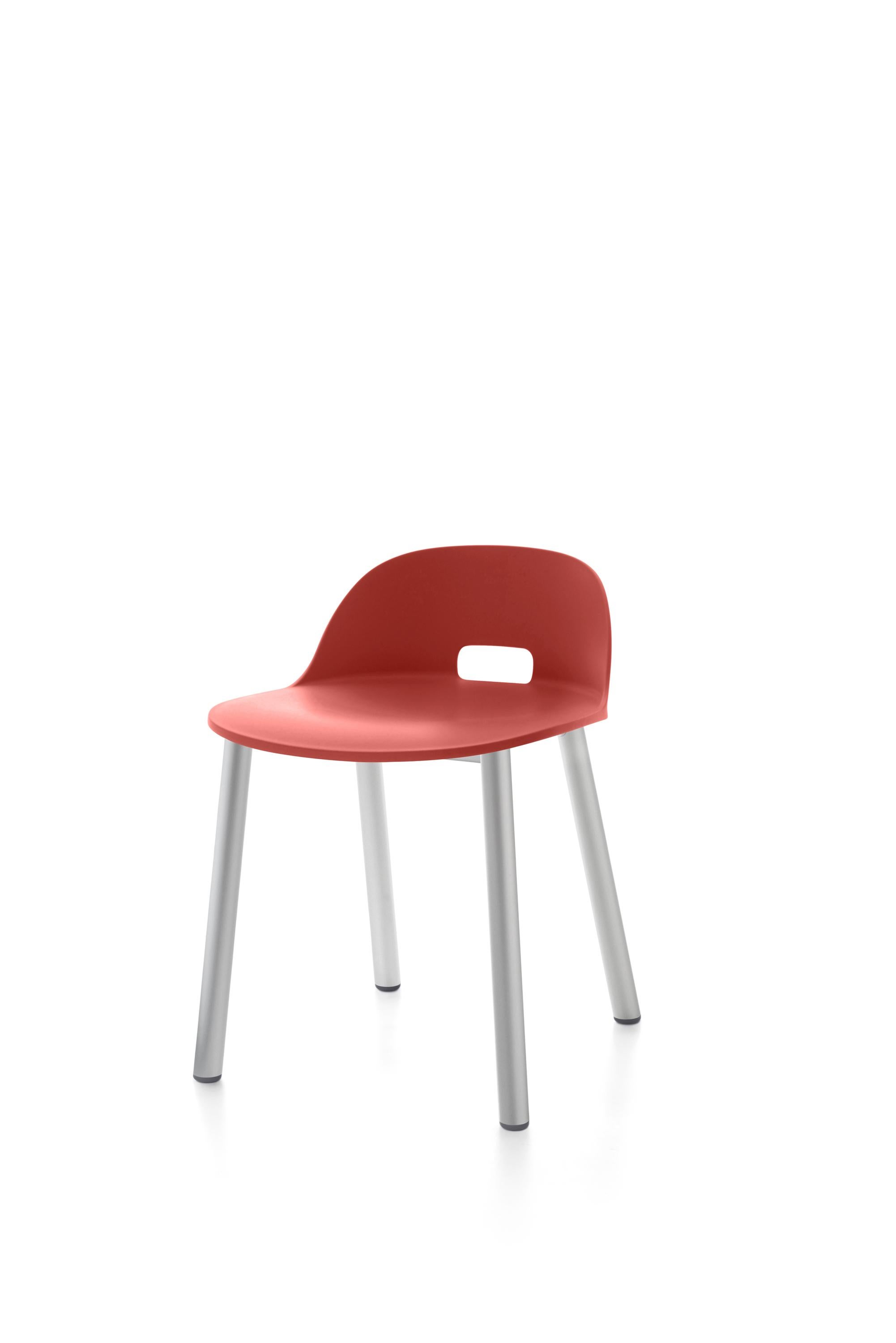 Im Angebot: Emeco Alfi Stuhl mit niedriger Rückenlehne und Aluminiumgestell von Jasper Morrison, Red (Alfi Red)