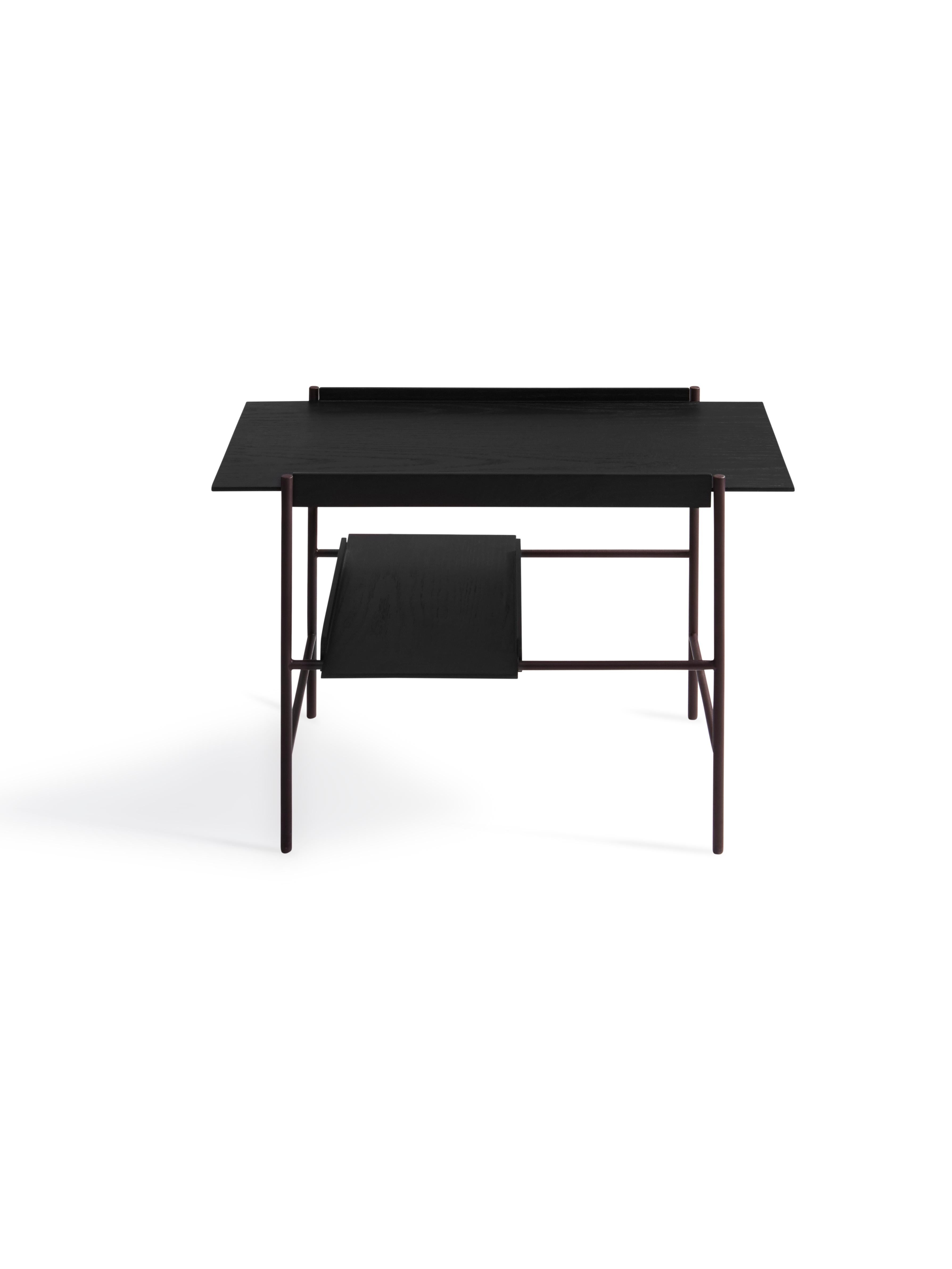Im Angebot: Kanso Cocktail-Tabletttisch aus Holz und Stahl, Purple (Fig Purple) 3