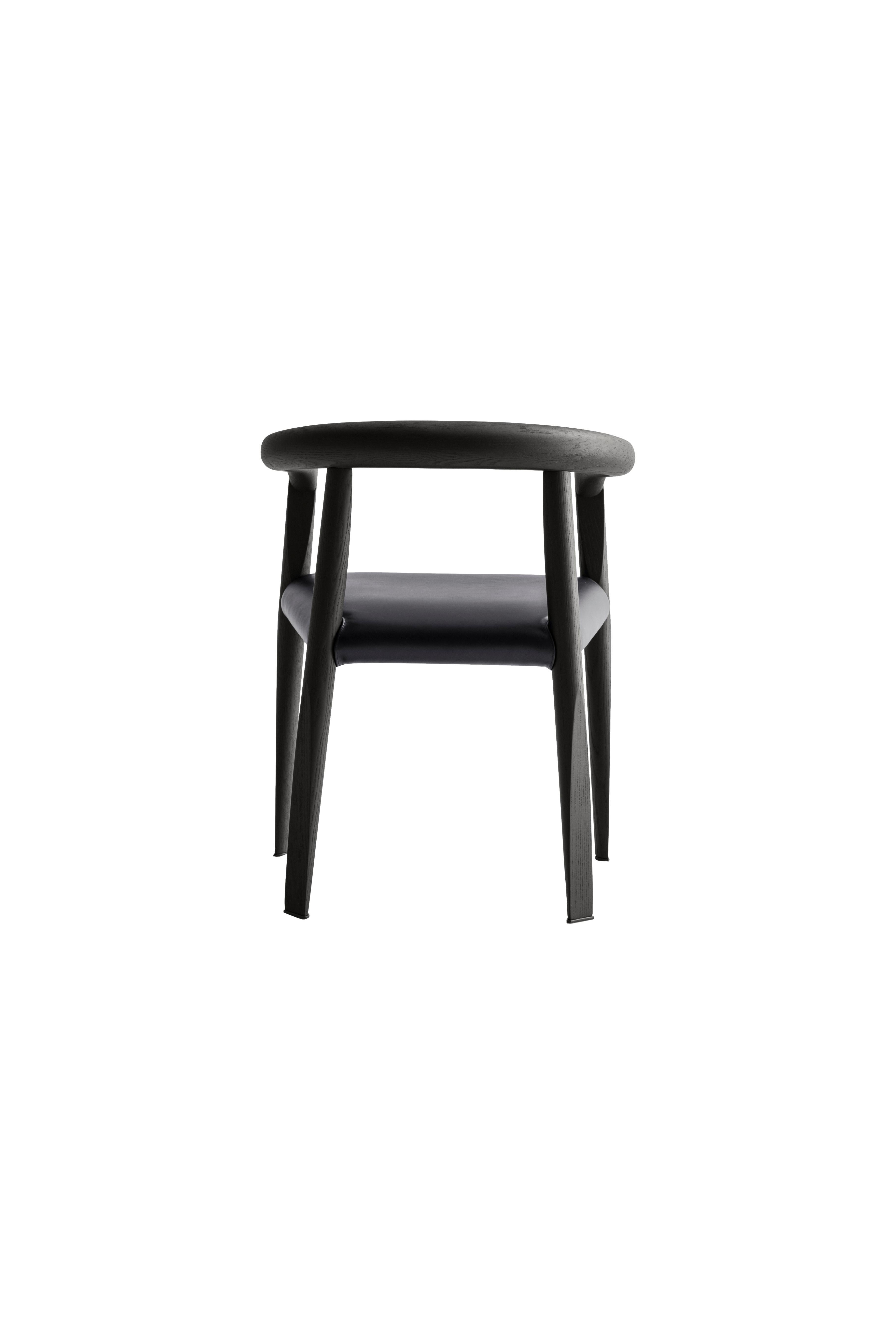 For Sale: Black (L200+L200_Black) Chair in Black Ashwood and Black Leather Molteni&C by Tobia Scarpa - Miss 3