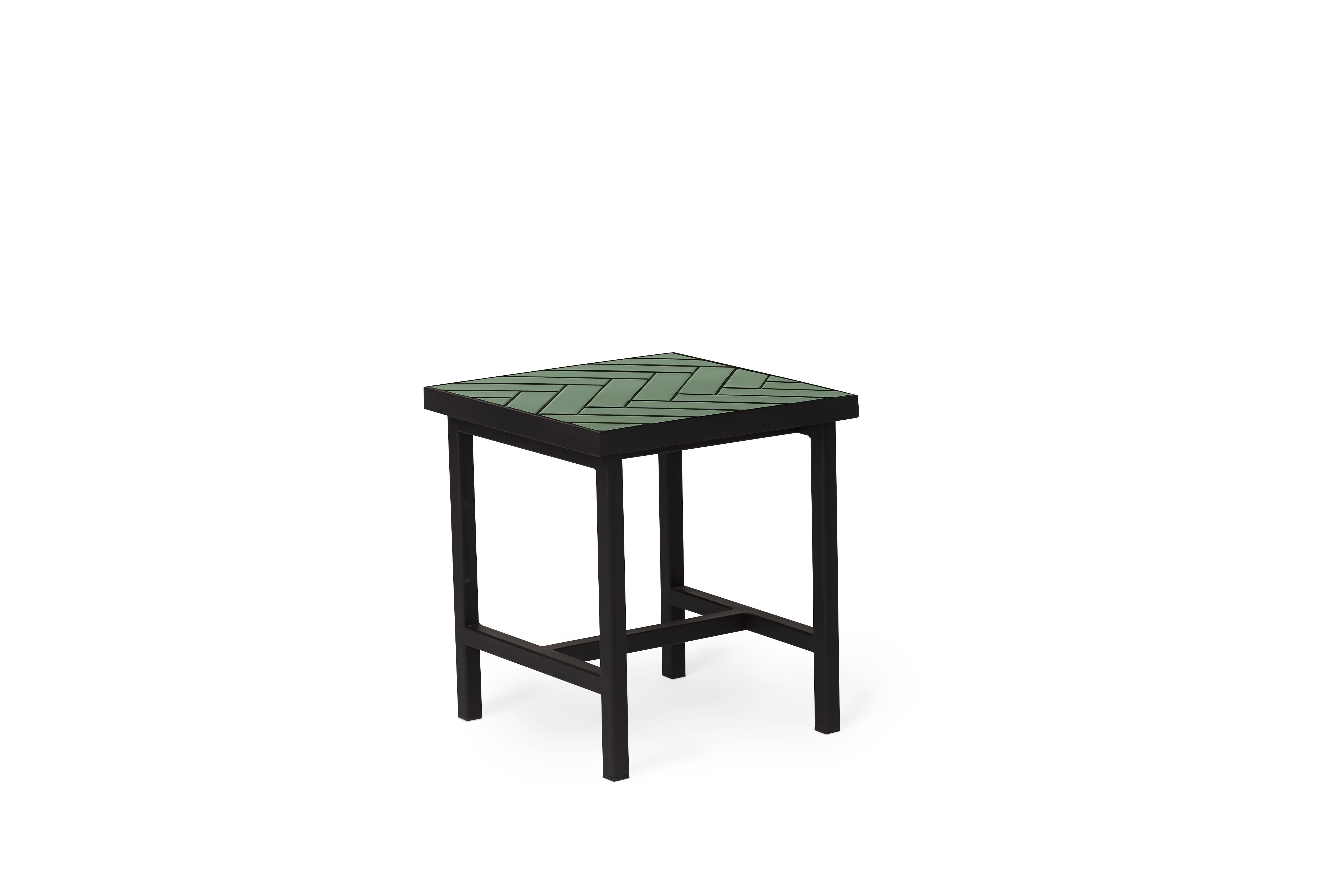 En vente : Green (Forest green) Table d'appoint à chevrons:: par Charlotte Høncke de Warm Nordic 2