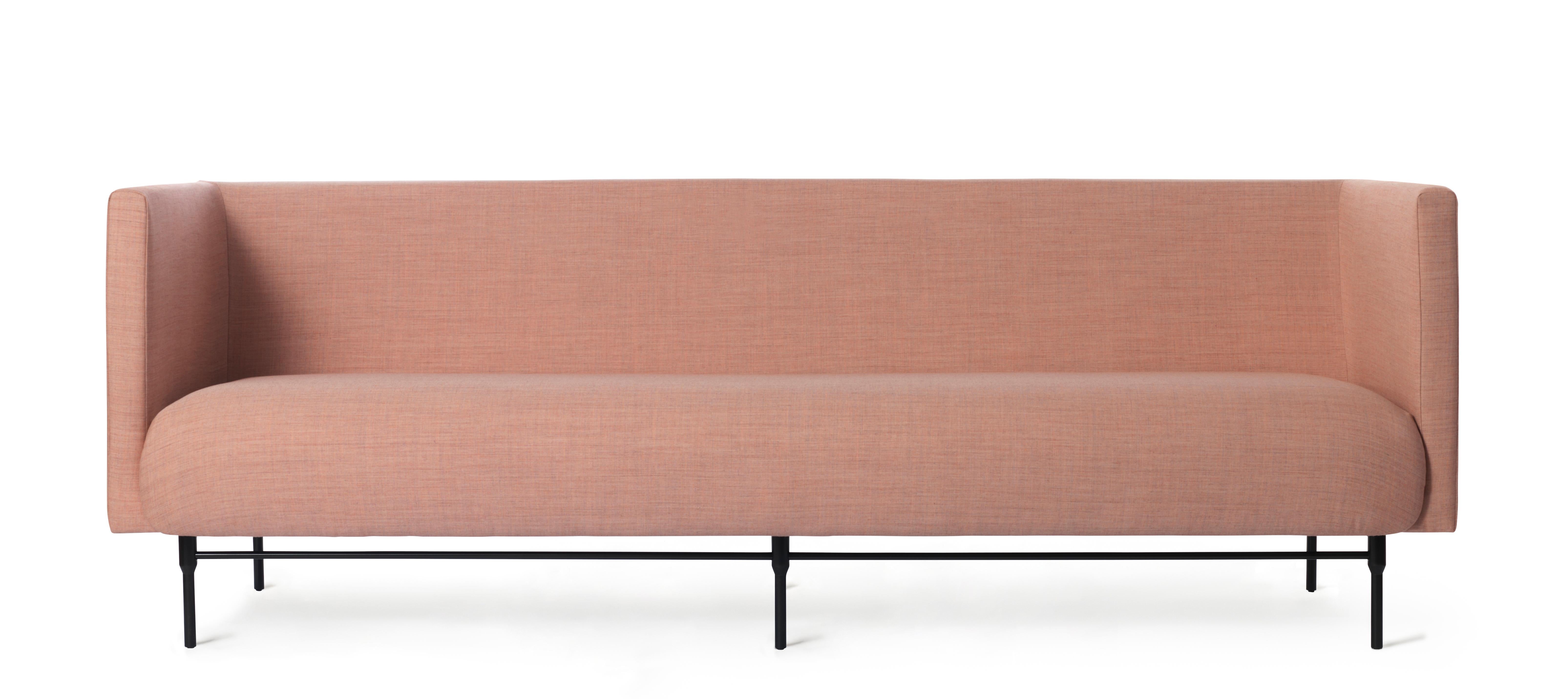 Im Angebot: Galore 3-Sitz-Sofa, von Rikke Frost aus Warm Nordic, Pink (Canvas 614)