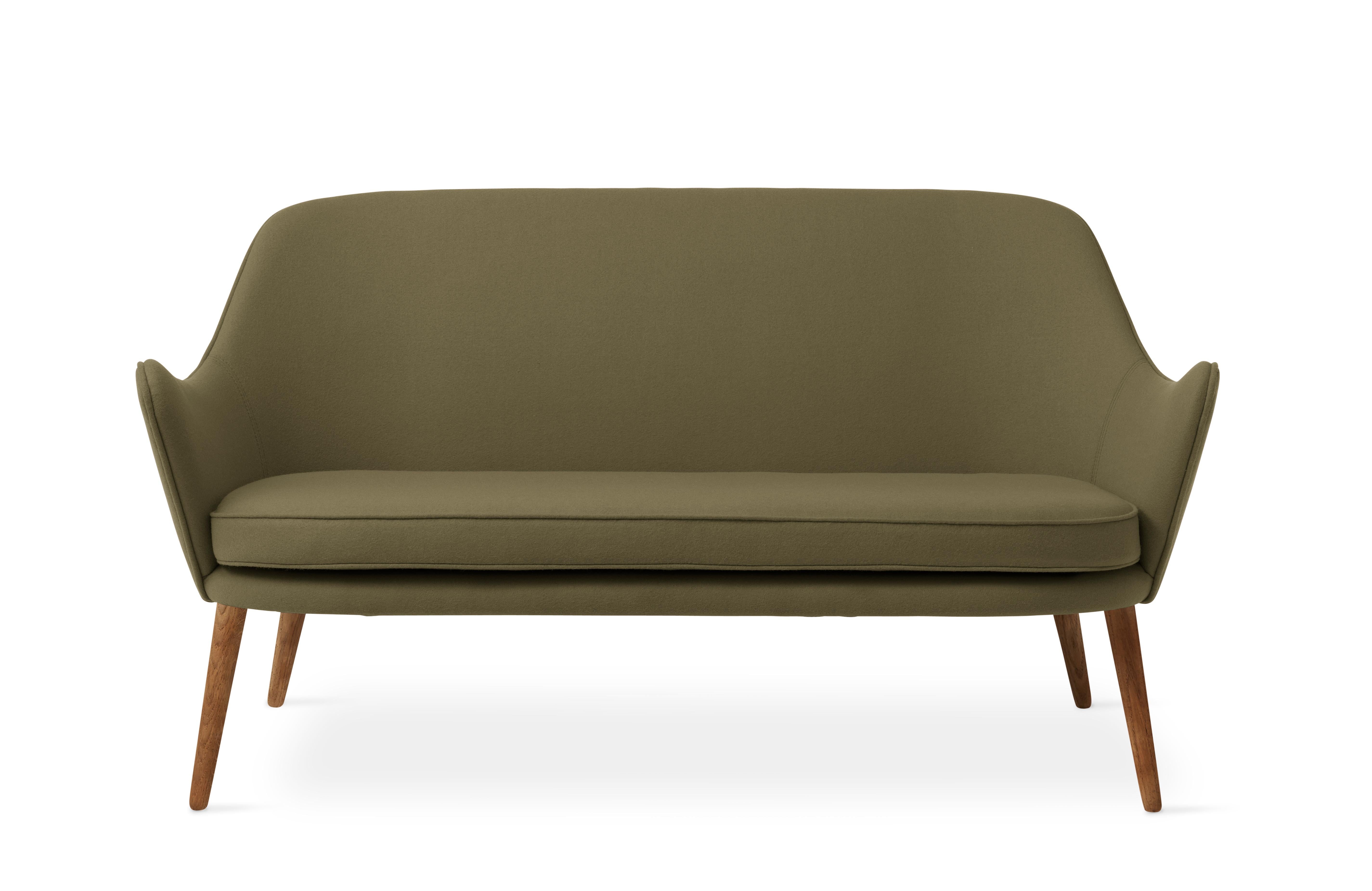 Im Angebot: Dwell 2-Sitz-Sofa, von Hans Olsen aus Warm Nordic, Green (Hero 981)