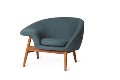 Fried Egg Monochrome Chair, by Hans Olsen from Warm Nordic